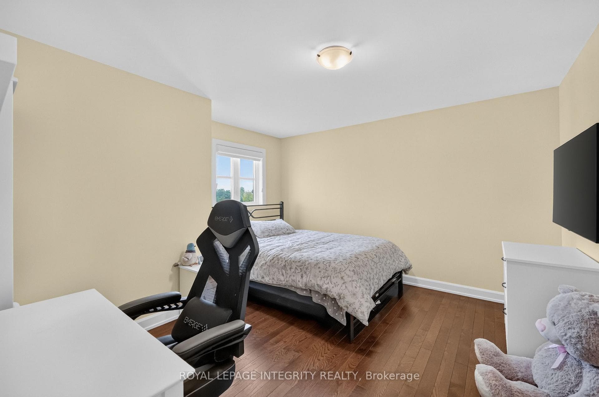 501 Cannes Crescent photo 28