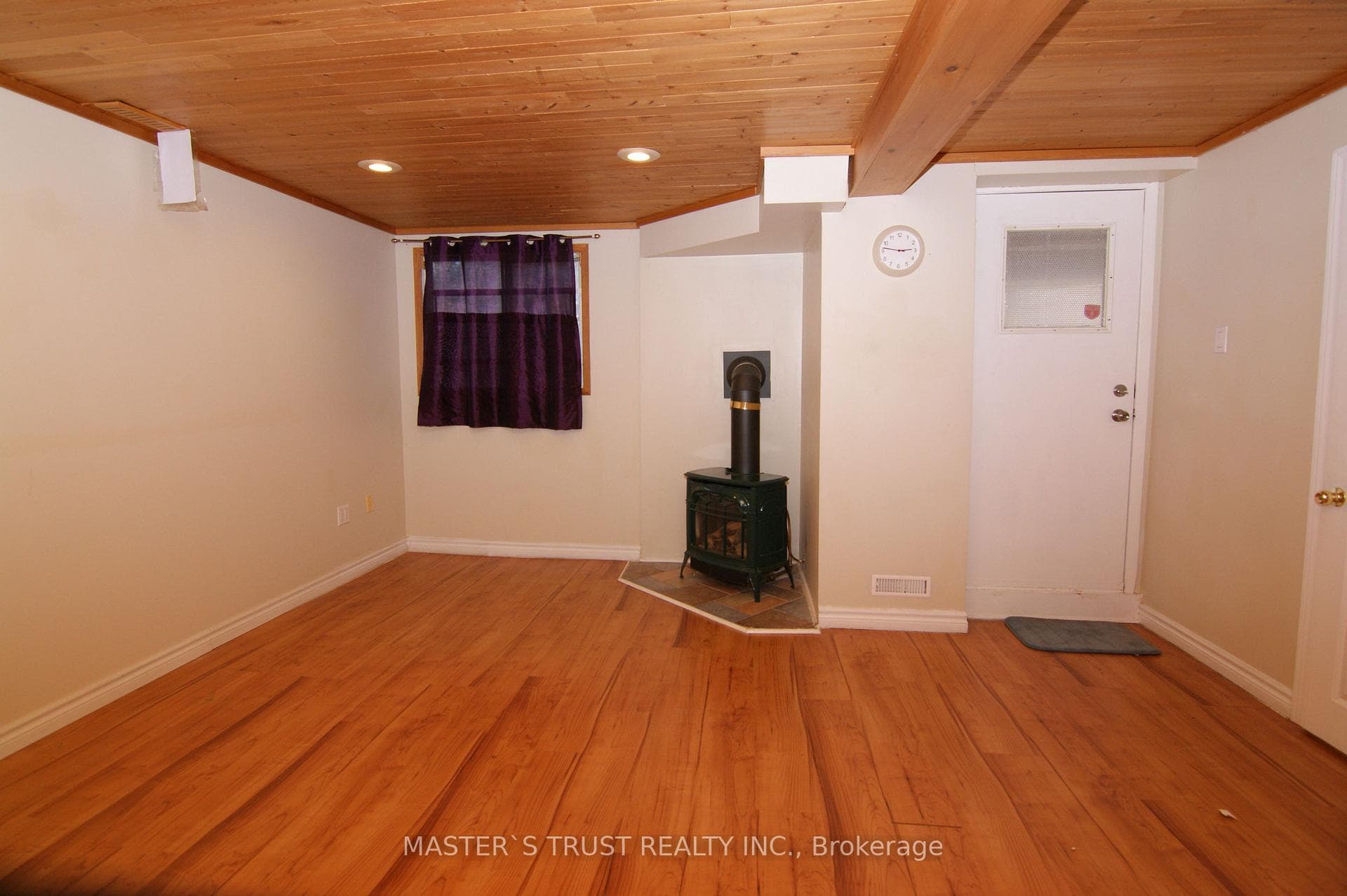 10 Eugenia Court photo 12