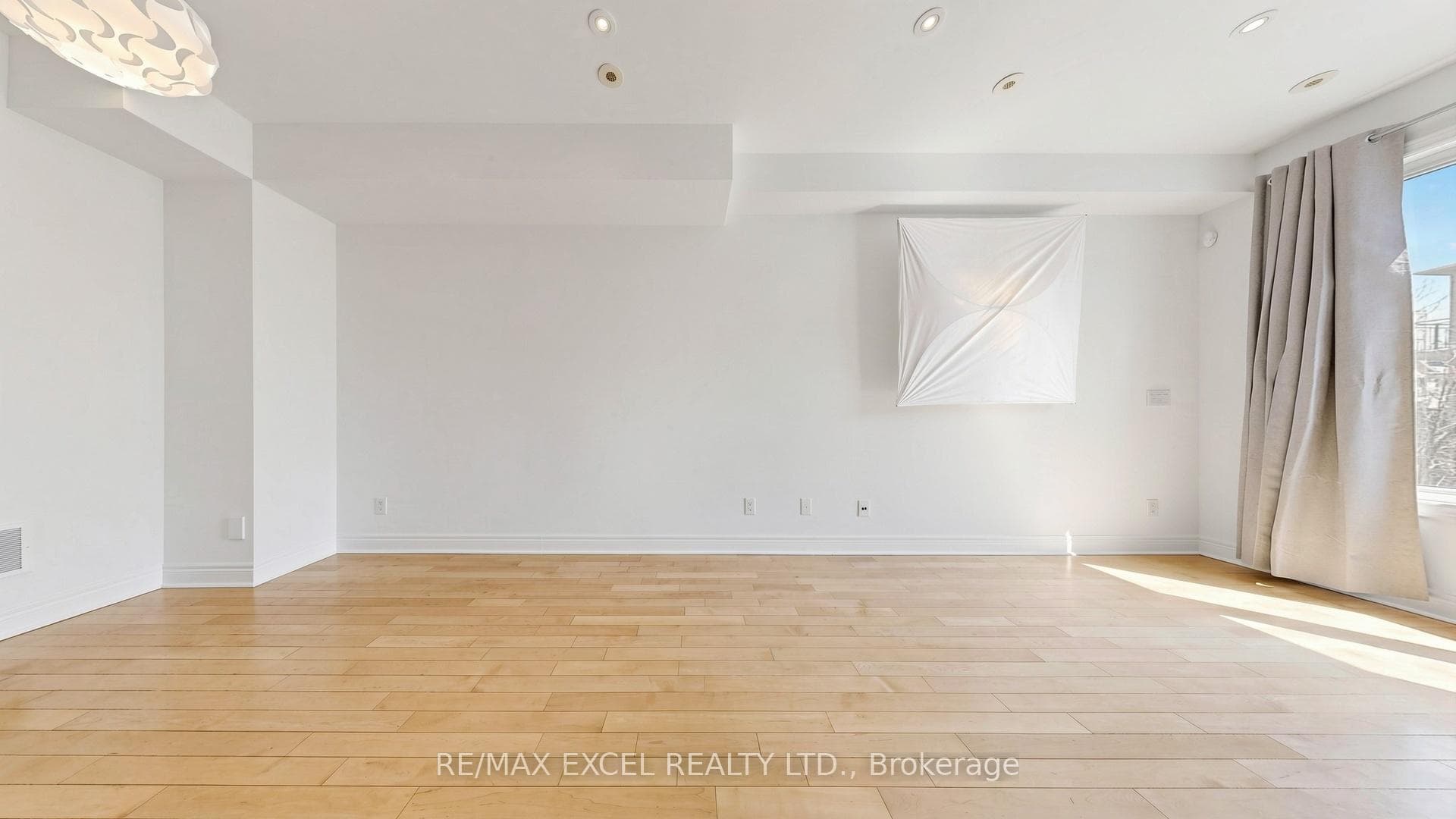 72 Suncrest Boulevard photo 18