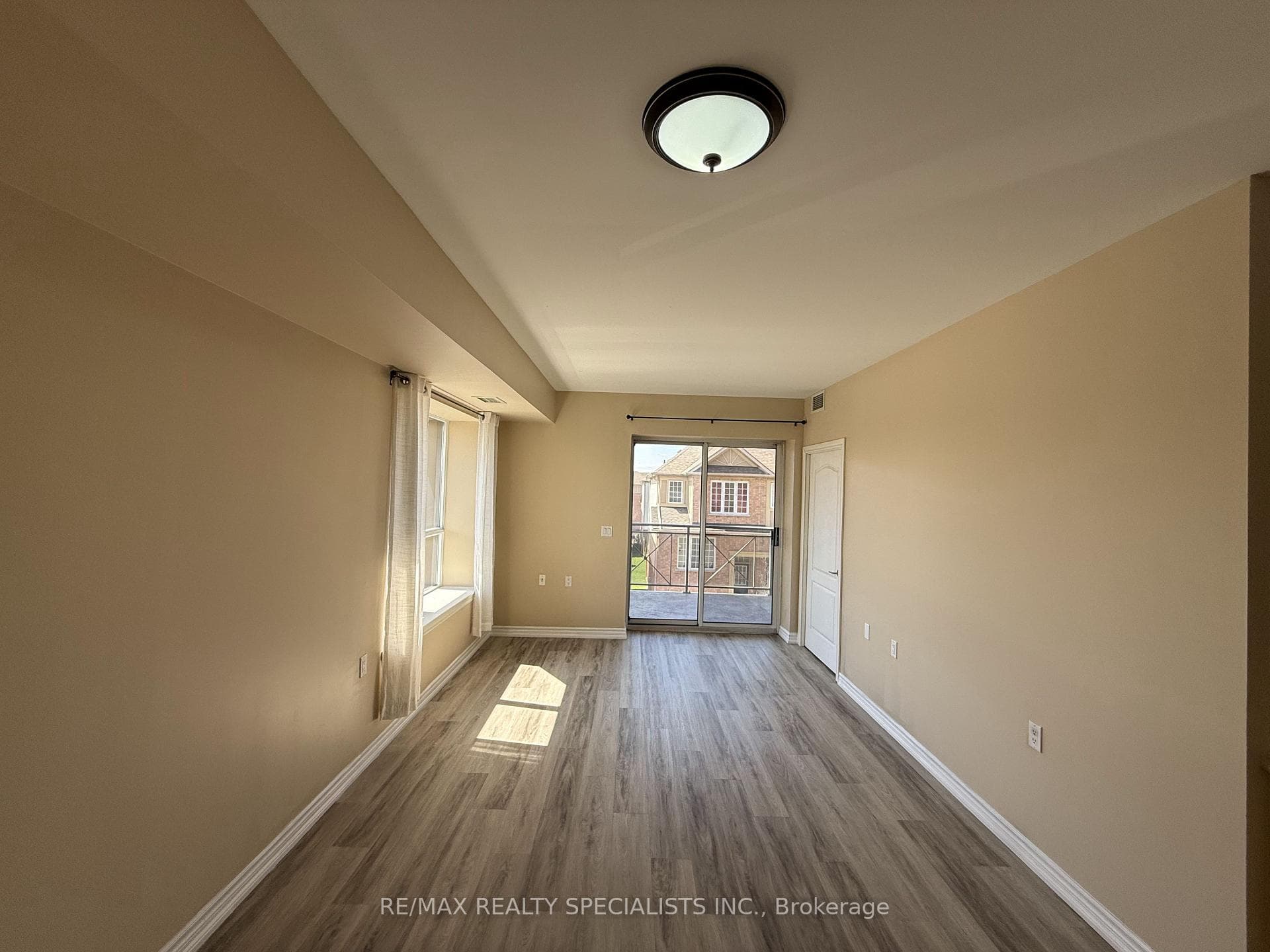 830 Scollard Court Unit 305 photo 13
