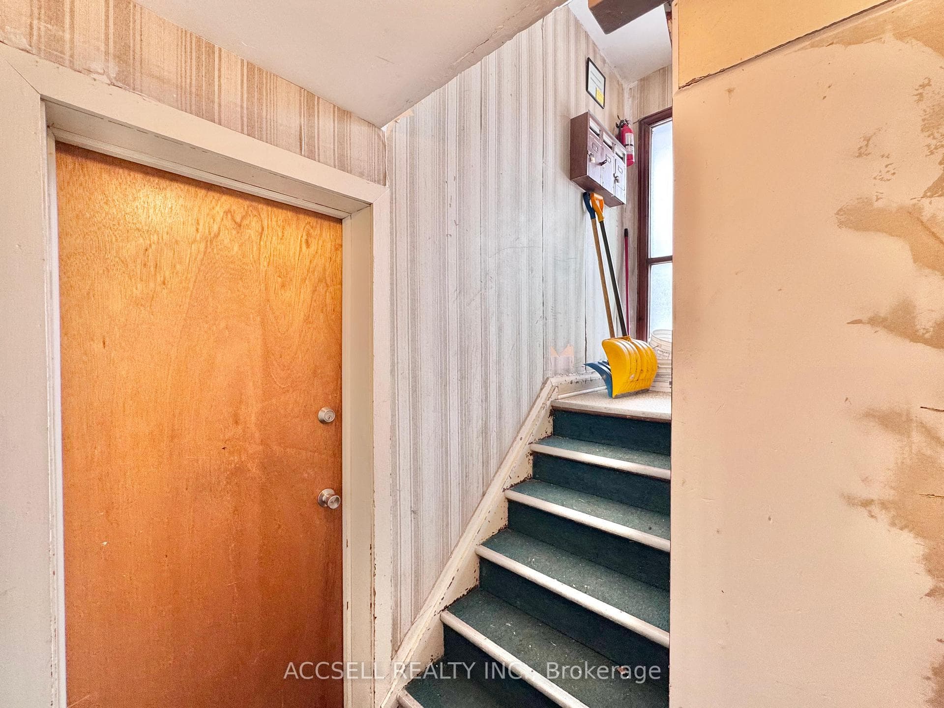 2711 Lakeshore Boulevard photo 5