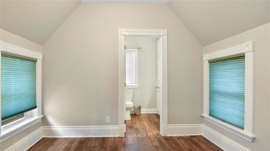 483 VICTORIA Street photo 19