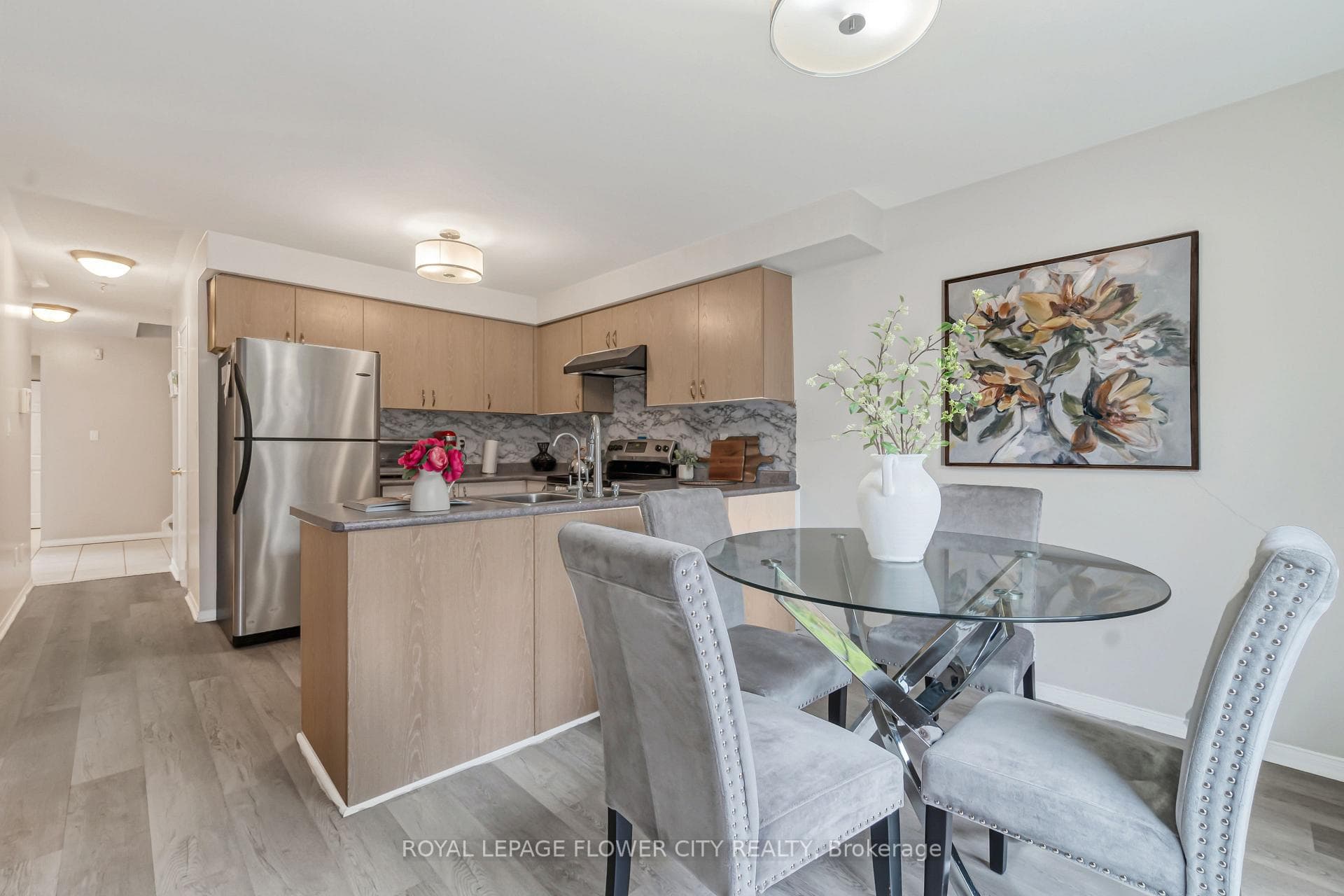 303 Marshall Crescent photo 5
