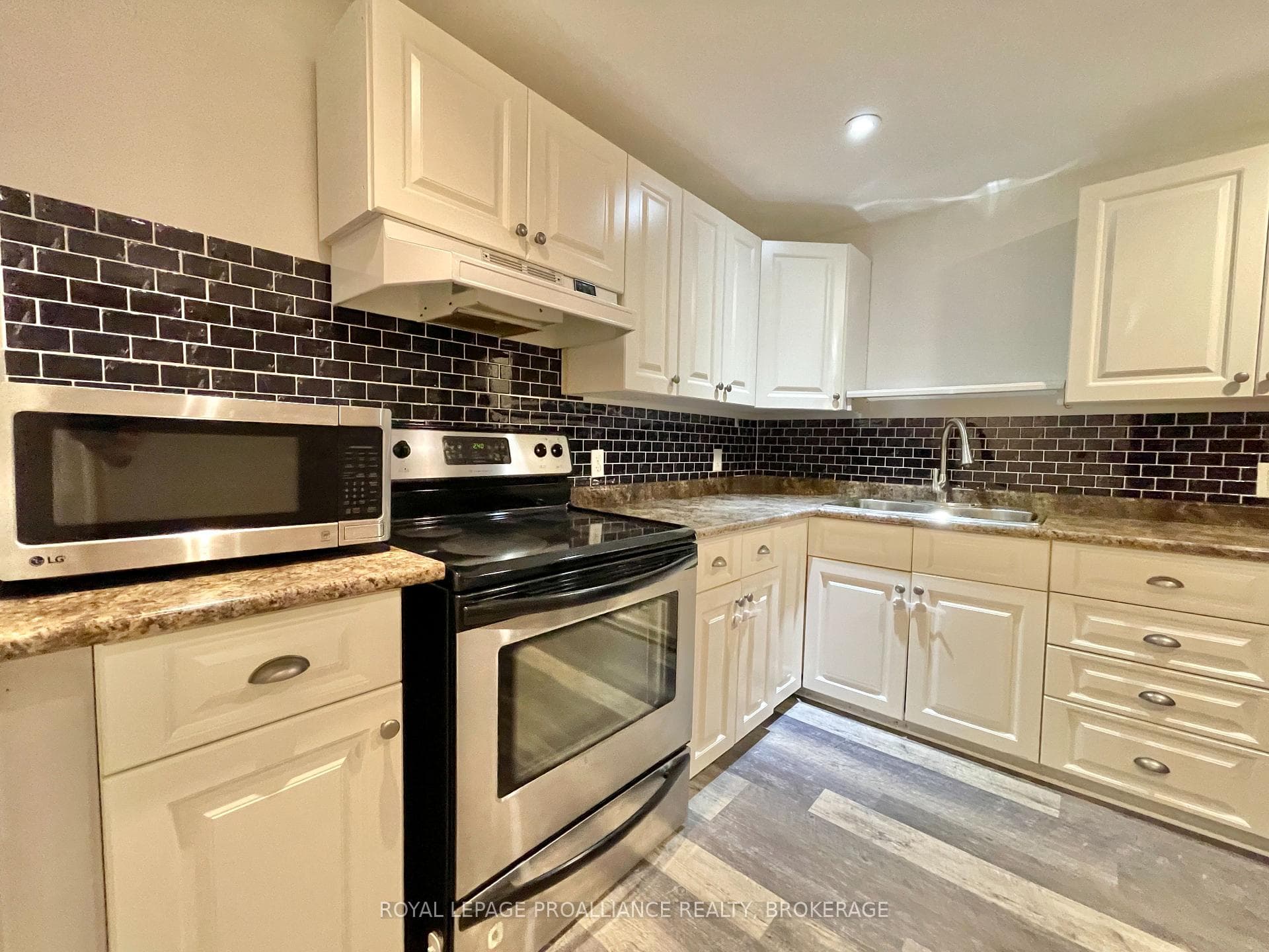 271 Chelsea Road photo 19