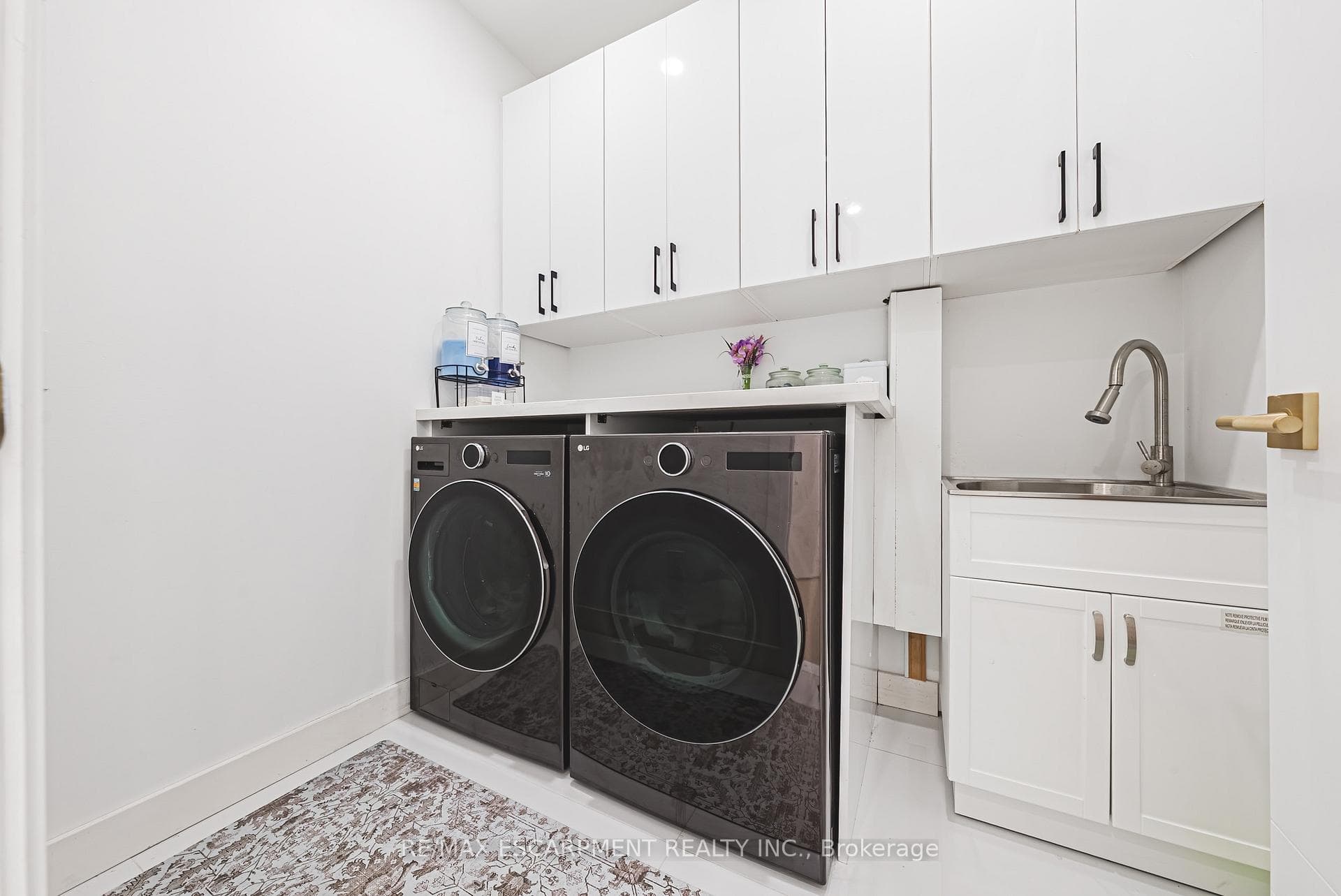 4511 Guelph Line photo 22