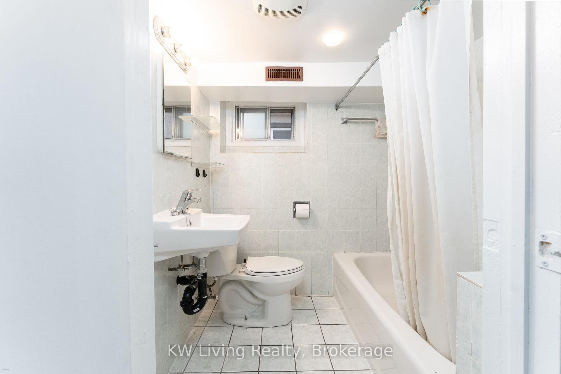 299 Grace Street photo 21