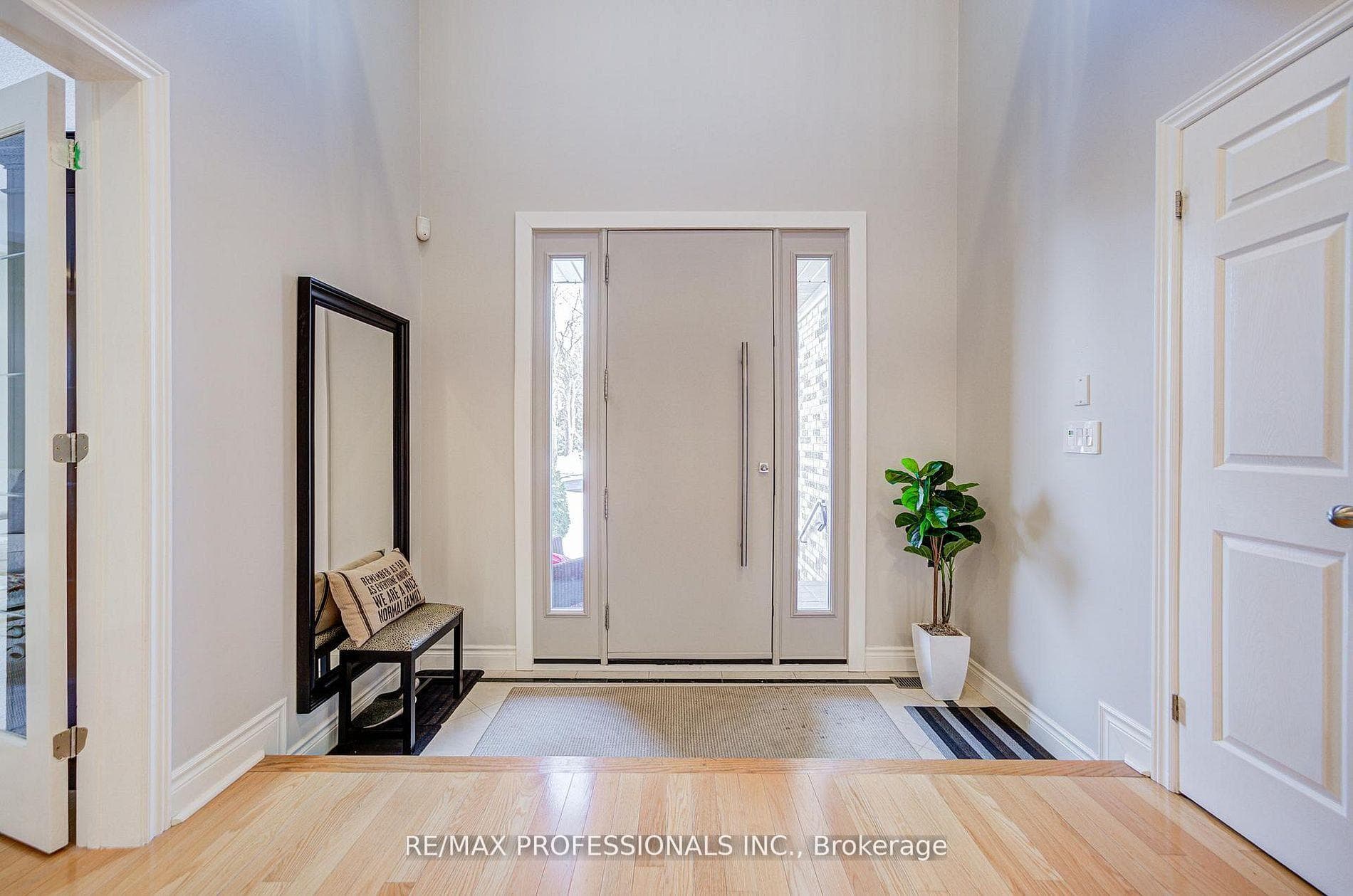 4662 Dundas Street photo 4