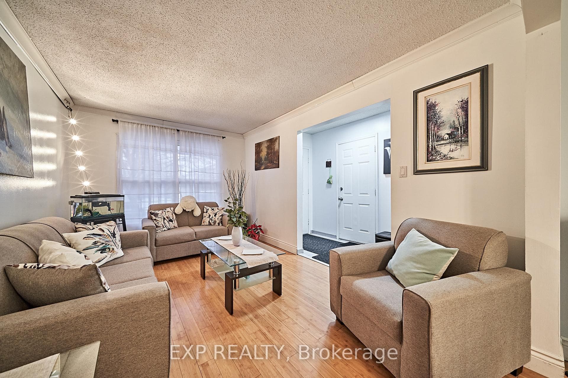 97 Kirby Crescent photo 4