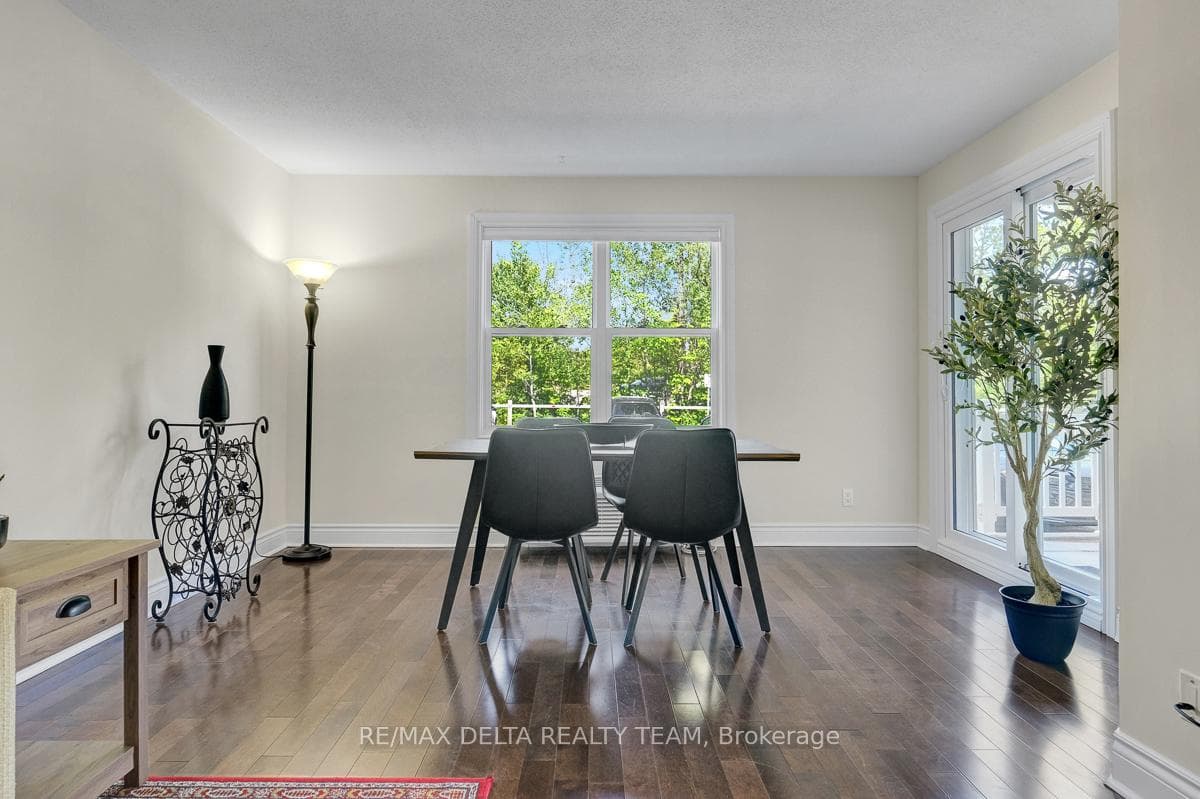1099 Cadboro Road Unit 107 photo 9