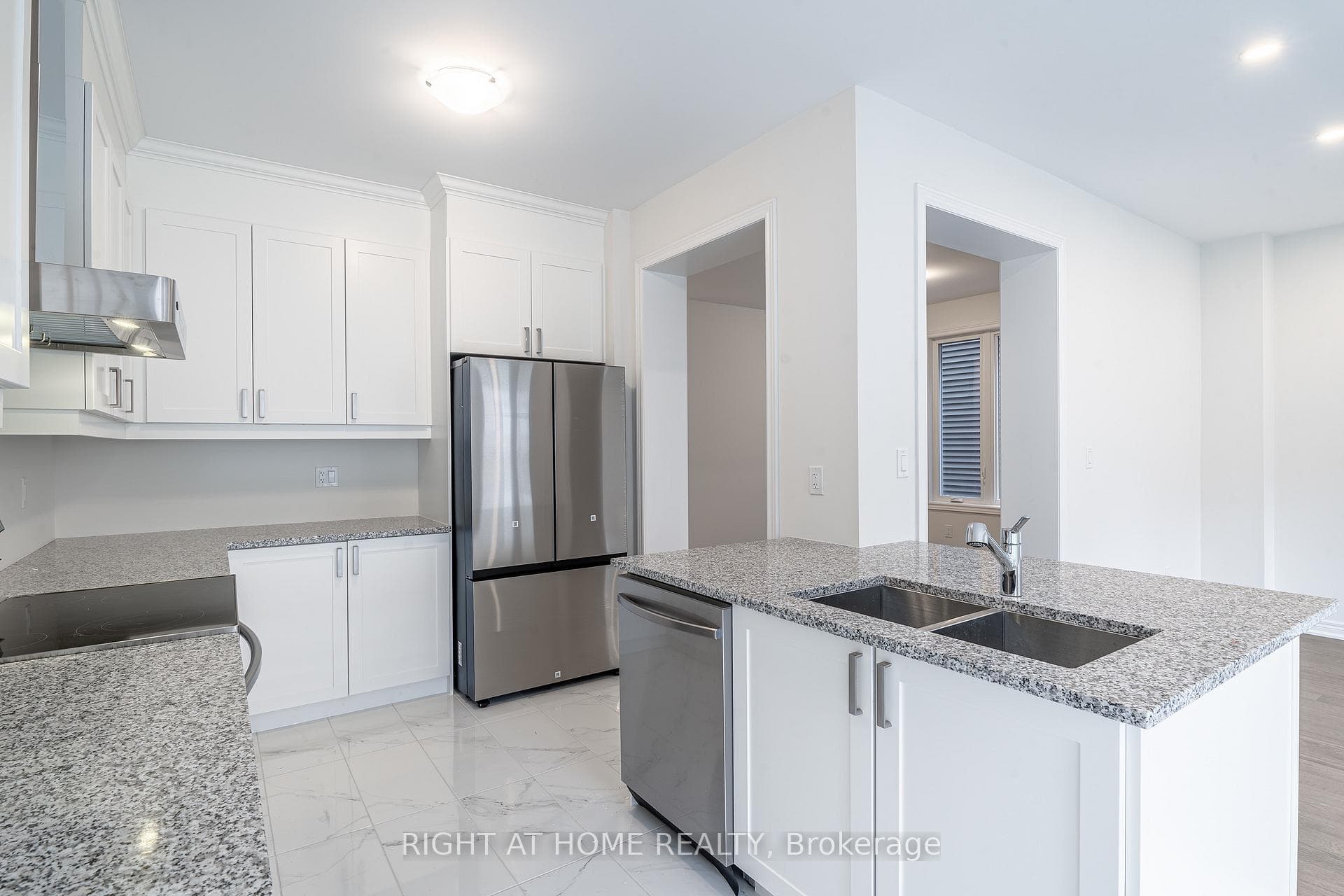 126 Ice Palace Crescent photo 18