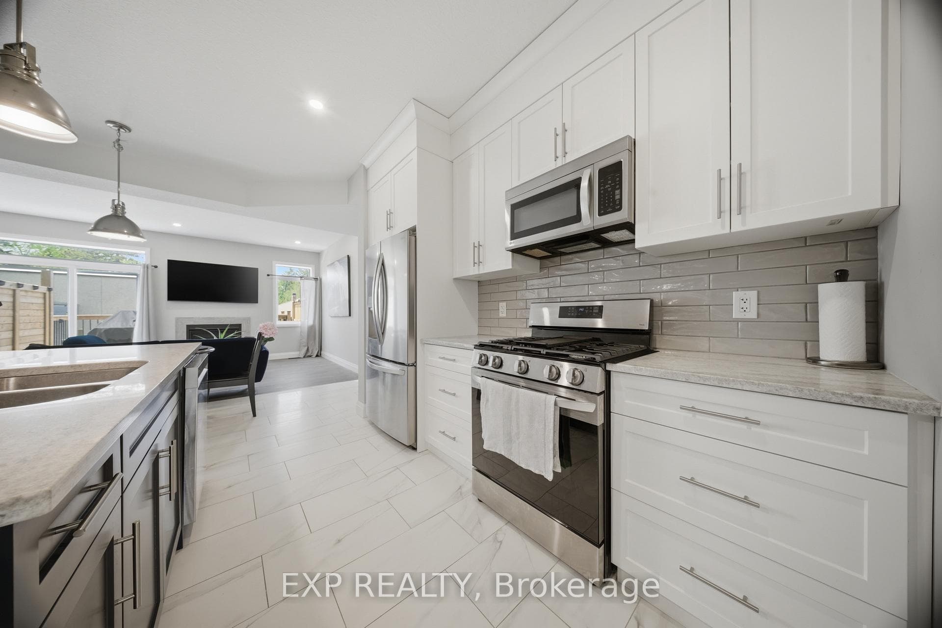 107 Stephenson Way photo 11