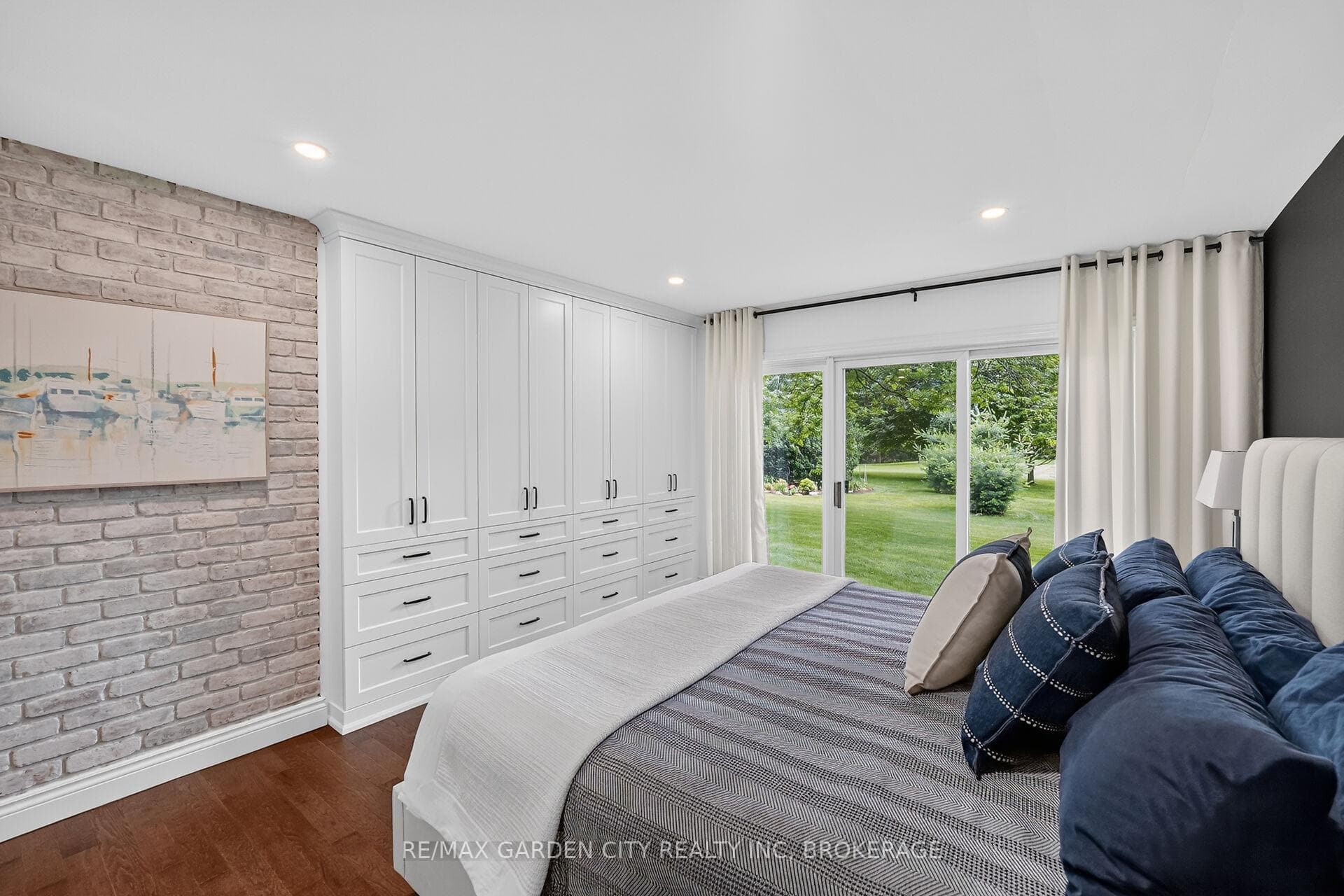 656 Memorial Drive photo 25