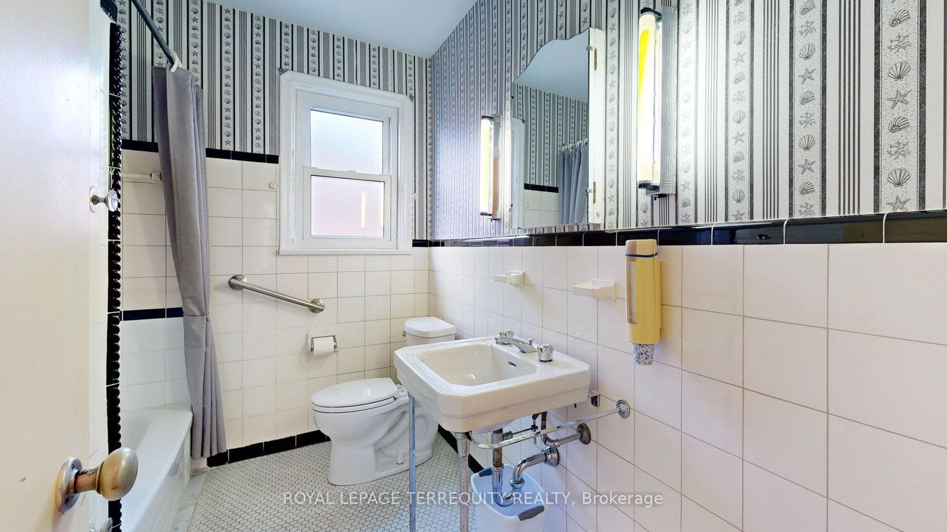 6 Deakin Avenue photo 26