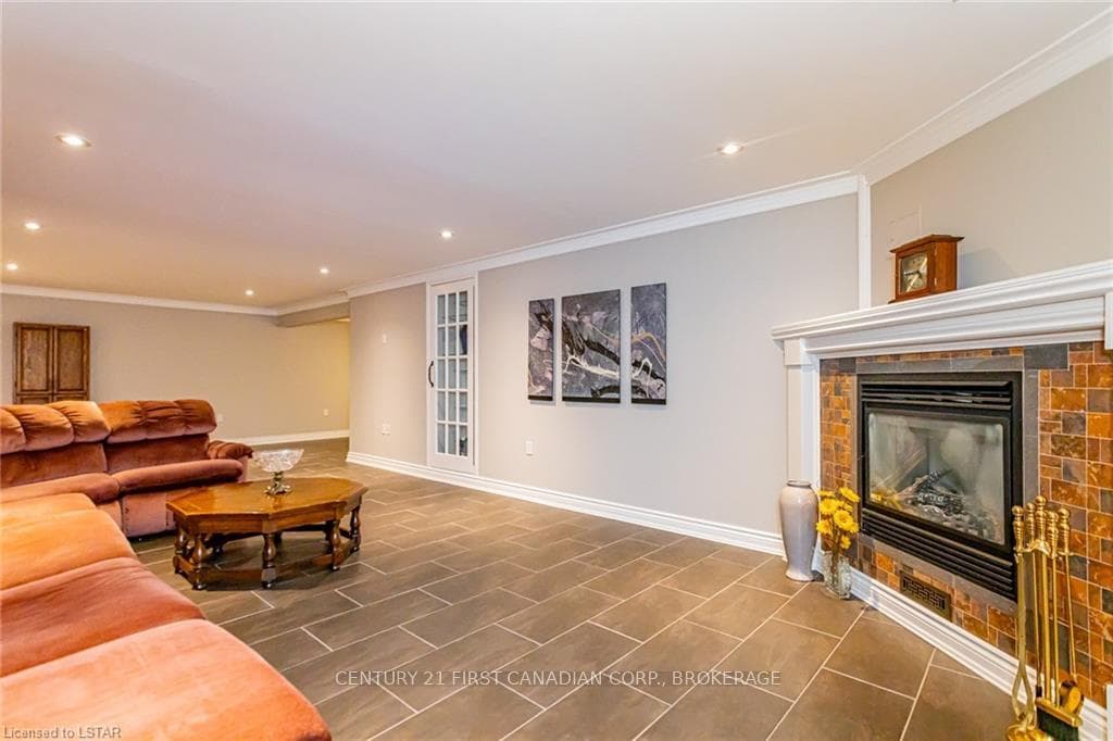 274 BERRYHILL Drive photo 34