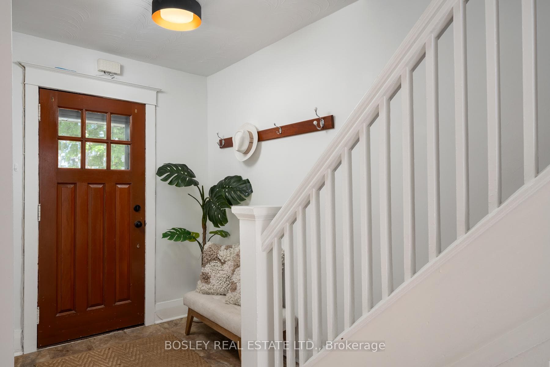 129 Linsmore Crescent photo 4