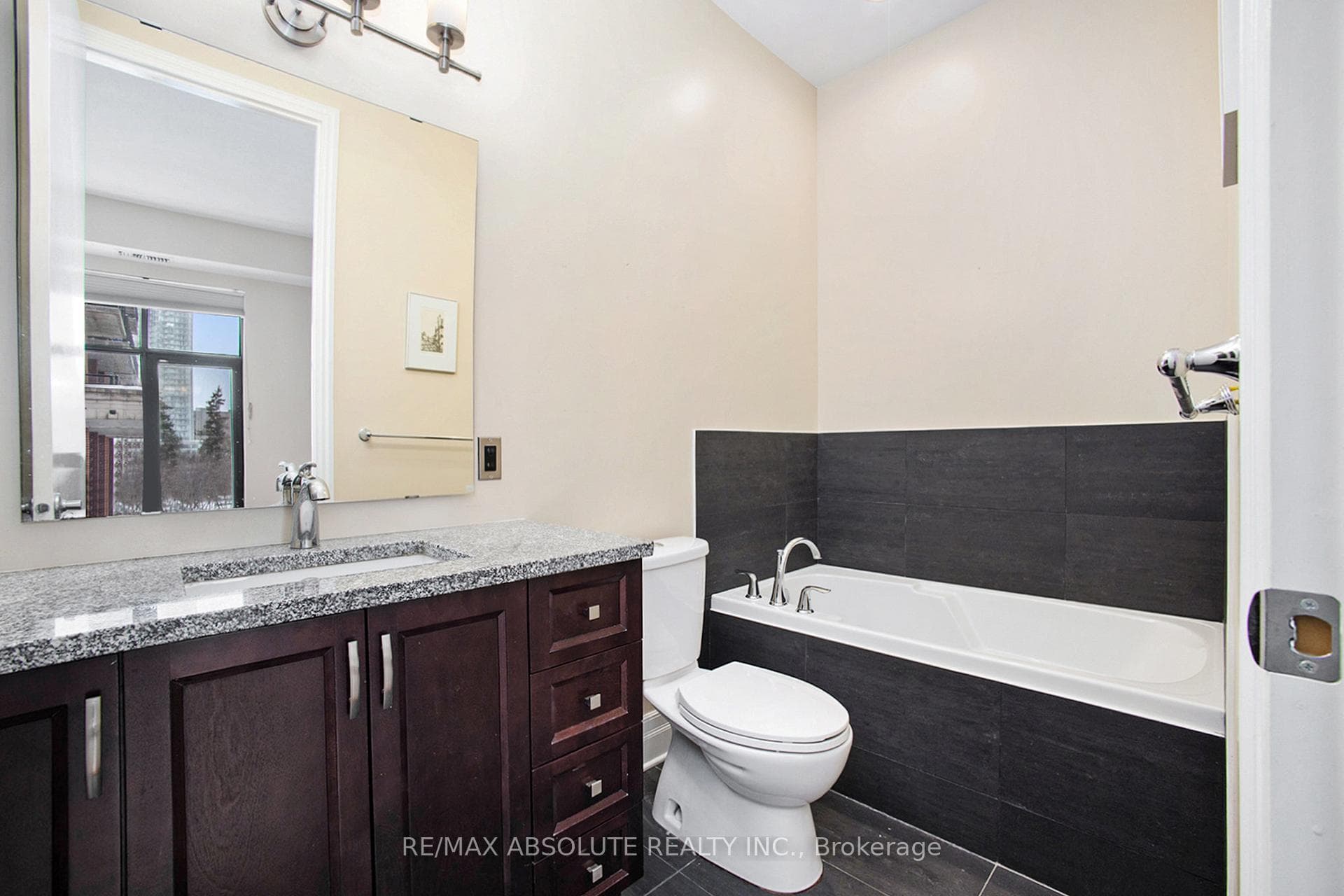 327 Breezehill Avenue Unit 204 photo 13