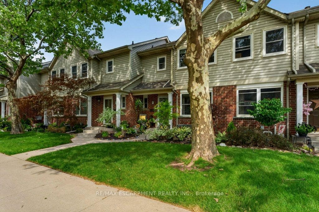 55 Kerman Avenue Unit 55 photo 4