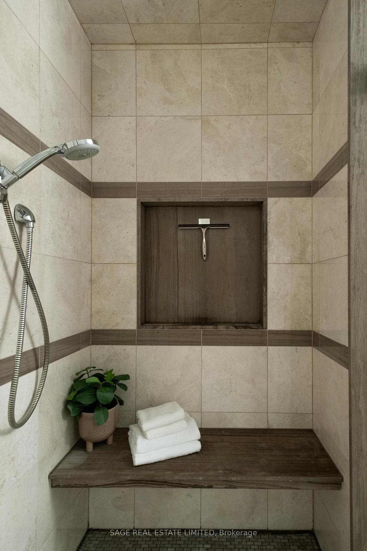 319 Lonsdale Road Unit 3D photo 29