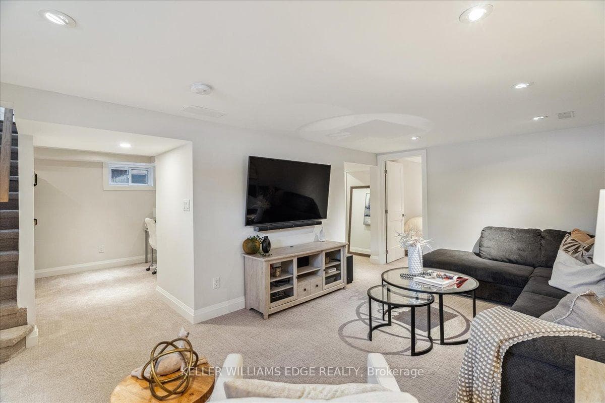 4 Fernwood Crescent photo 24