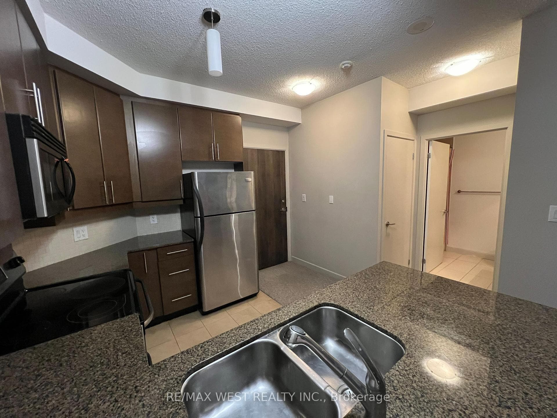 18 Harbour Street Unit 2704 photo 3