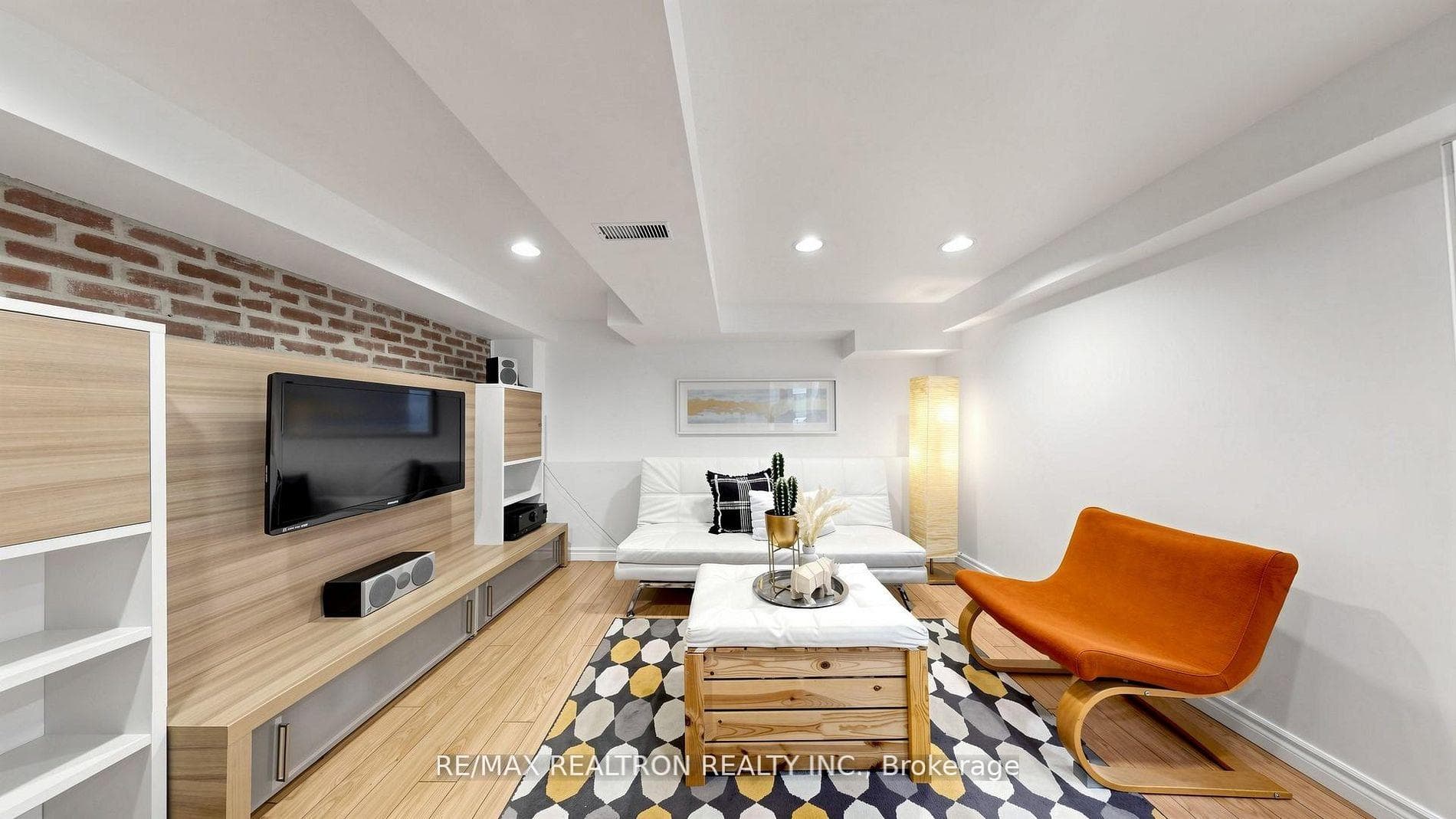 spacious/potlights