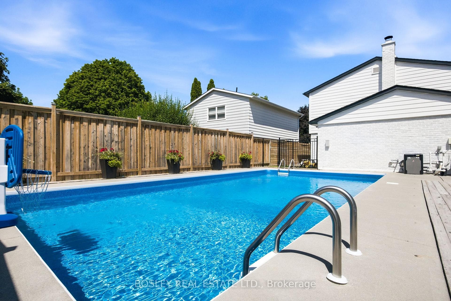 440 Sandford Street photo 38