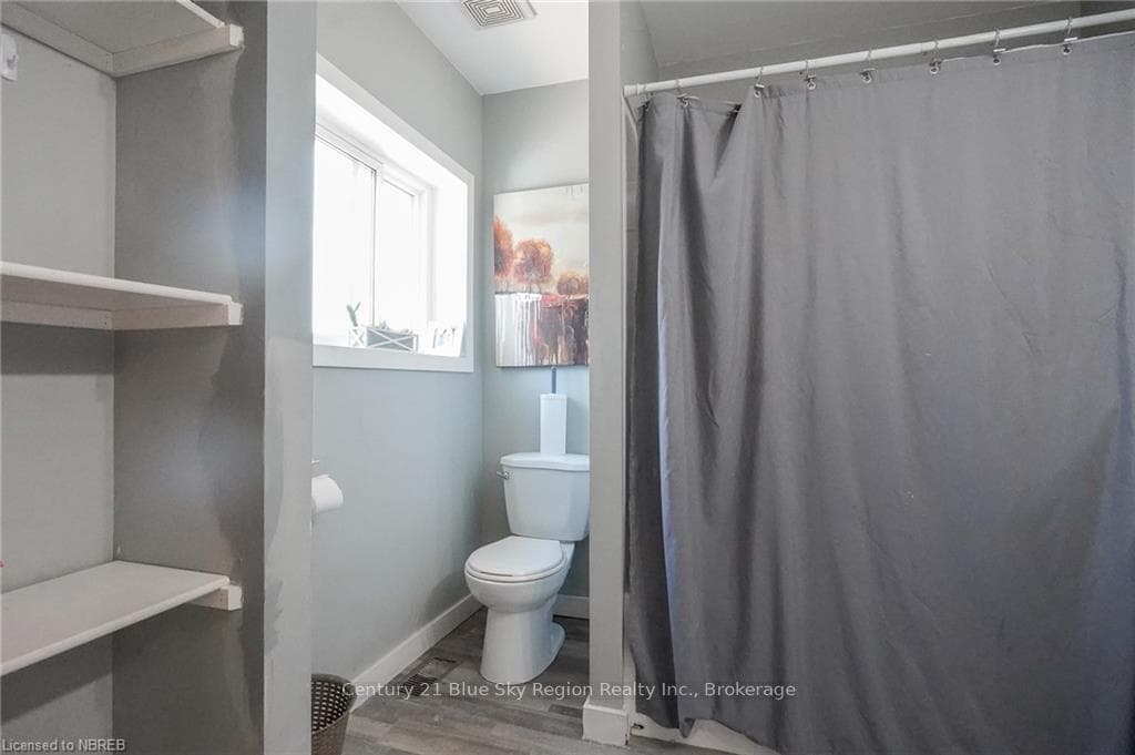 653 DOUGLAS Street photo 28