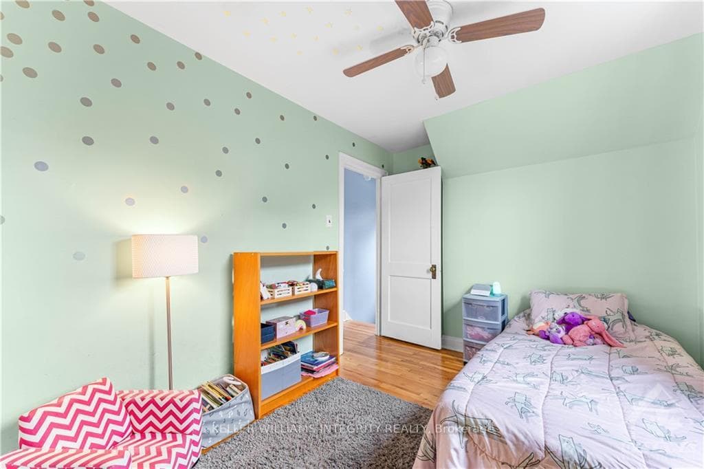 137 KING GEORGE Street photo 24