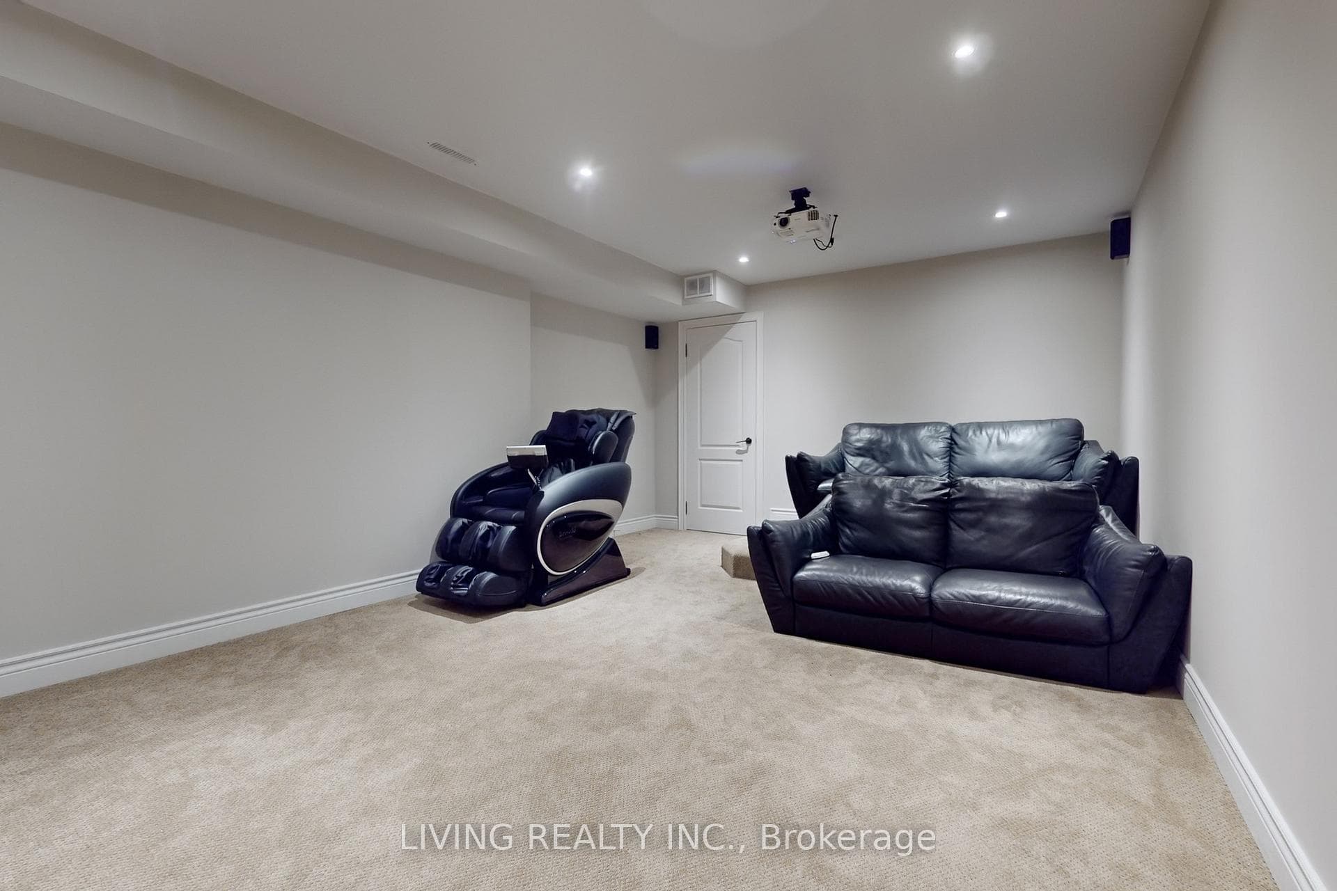 22 Ashdown Crescent photo 36