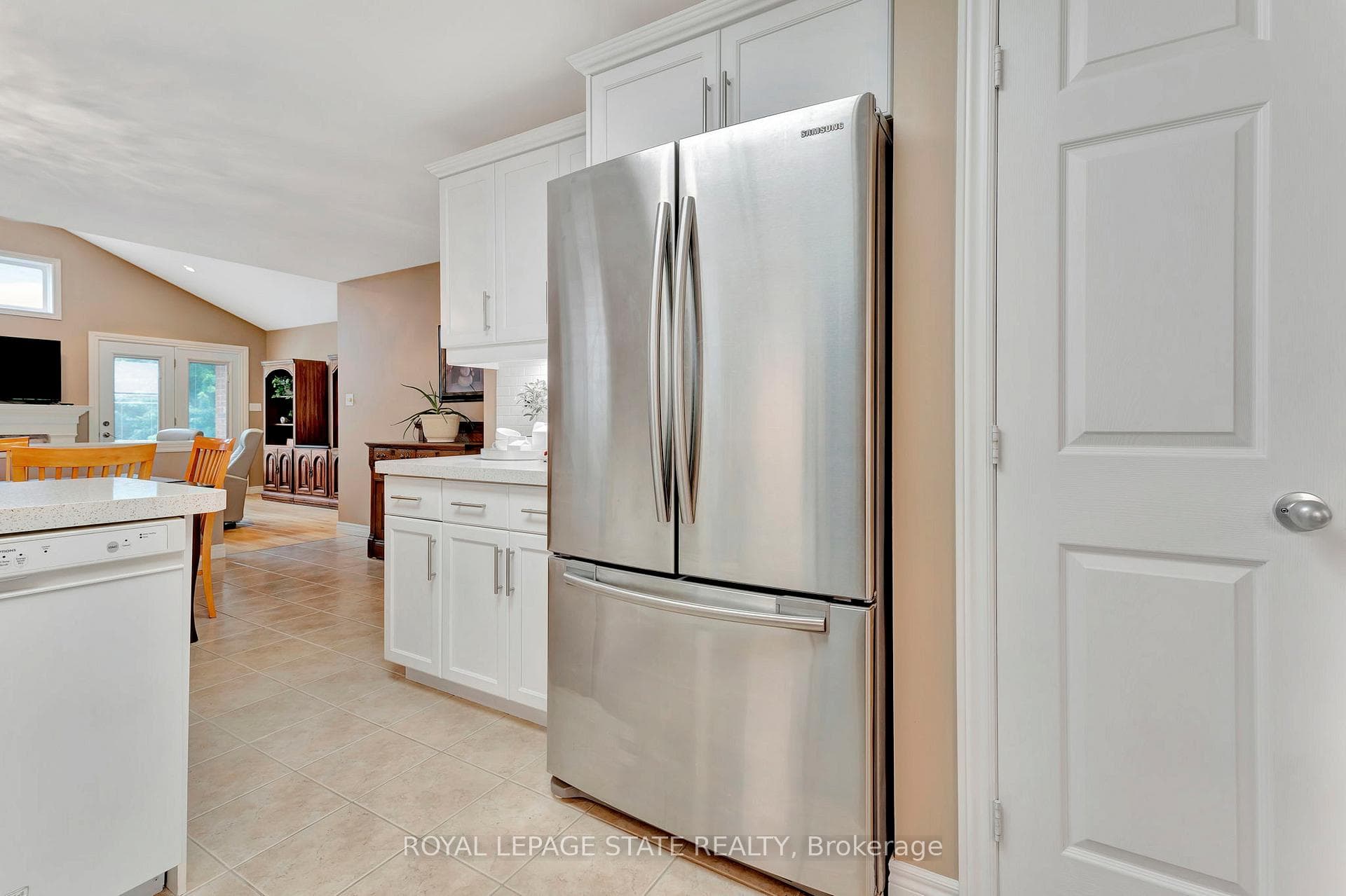 51 Etherington Crescent photo 11
