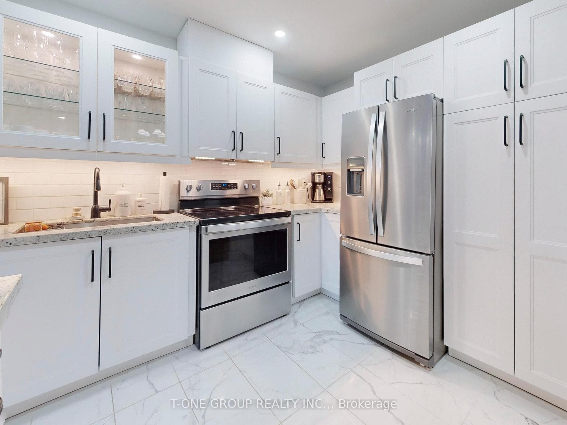 326 Major Mackenzie Drive Unit 823 photo 4