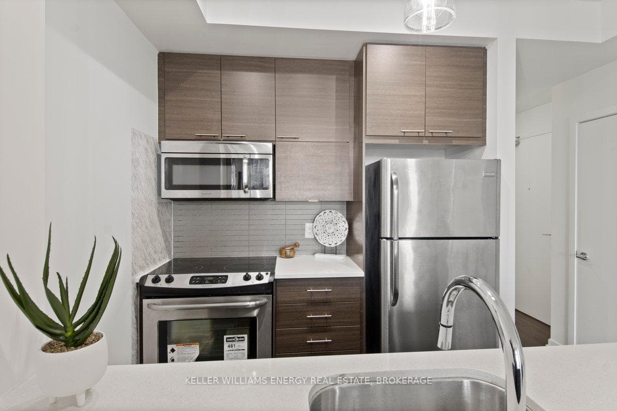 66 Forest Manor Road Unit 813 photo 6