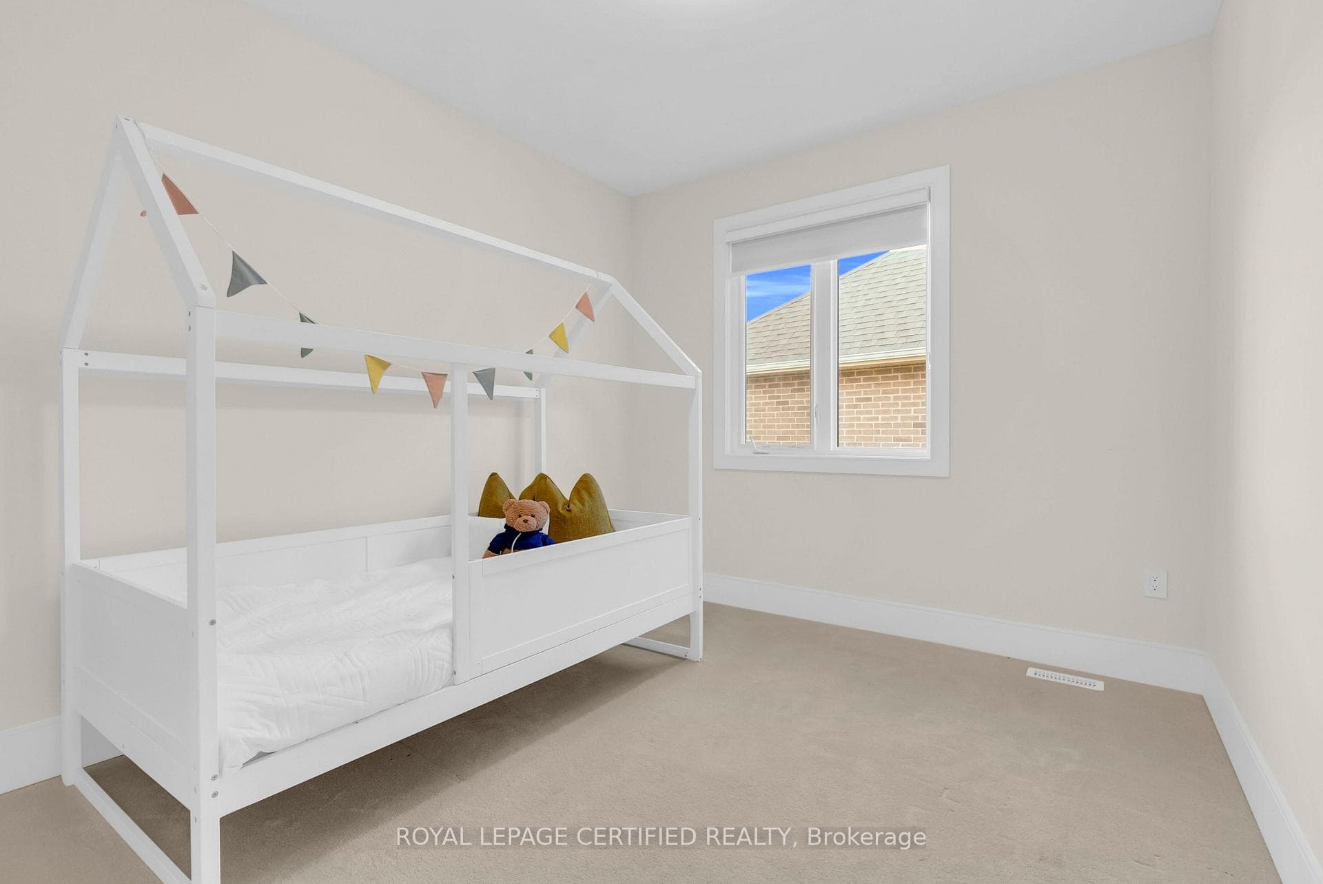 1297 Basswood Crescent photo 44