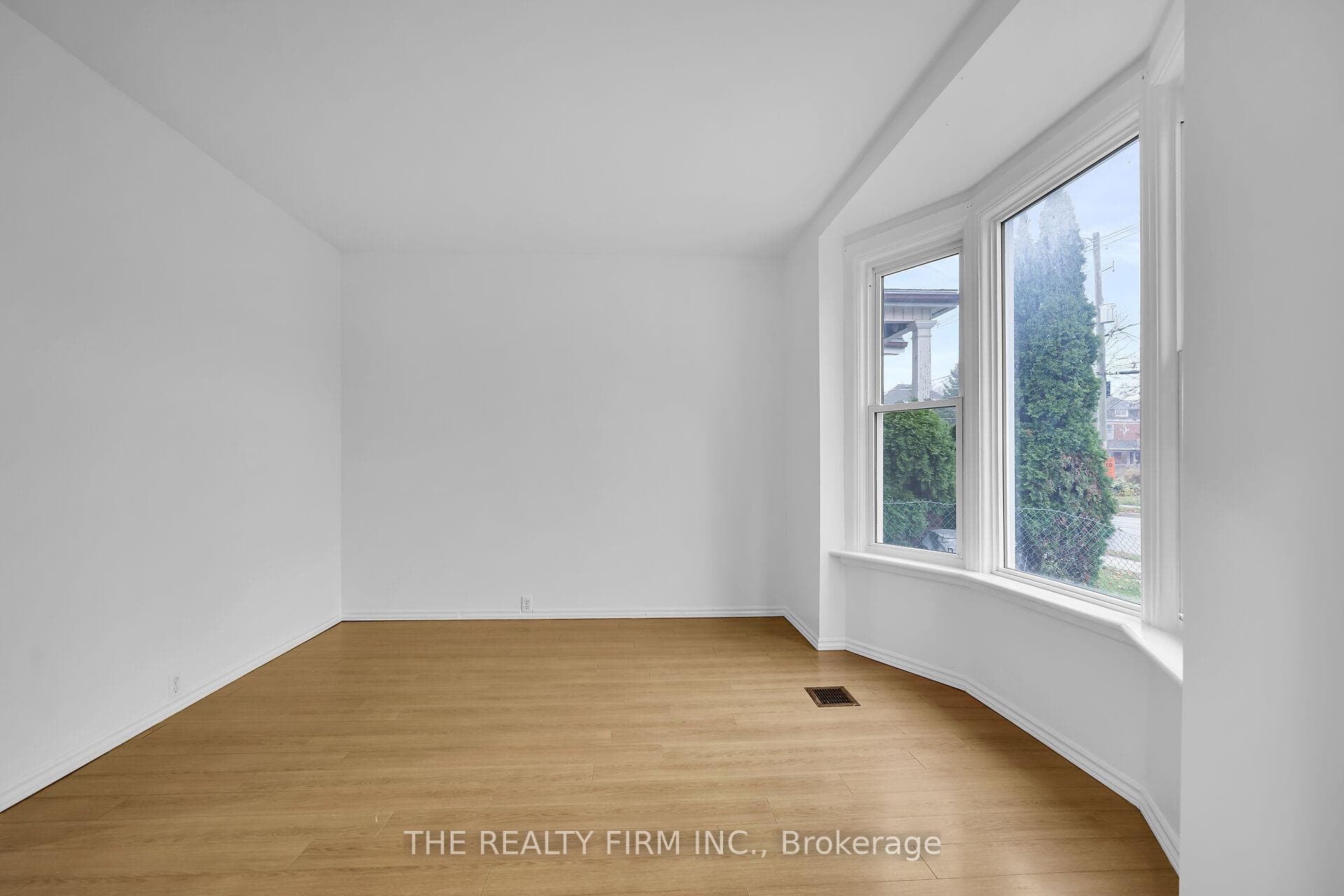 893 Queens Avenue Unit MAIN photo 5