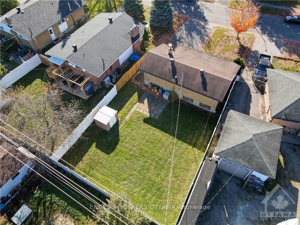 1349 BLOOMSBURY Crescent photo 25