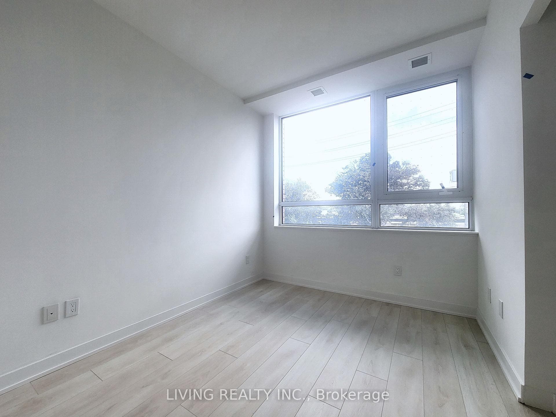 8 Tippett Road Unit 101 photo 7