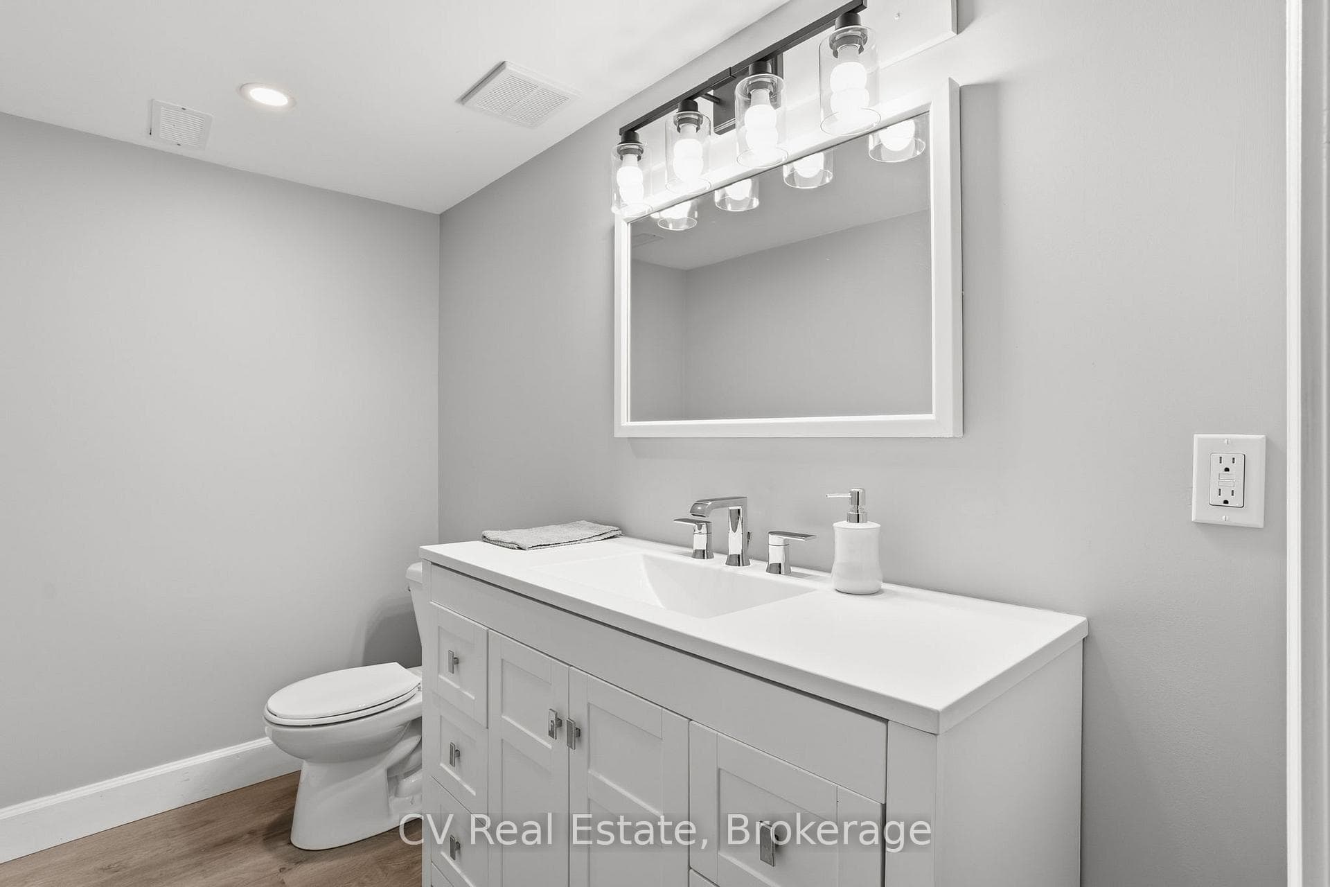 1158 Chetwynd Road photo 37