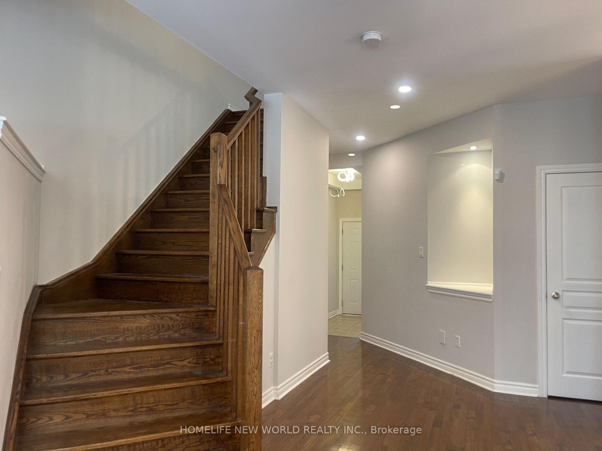2276 Whistling Springs Crescent photo 10