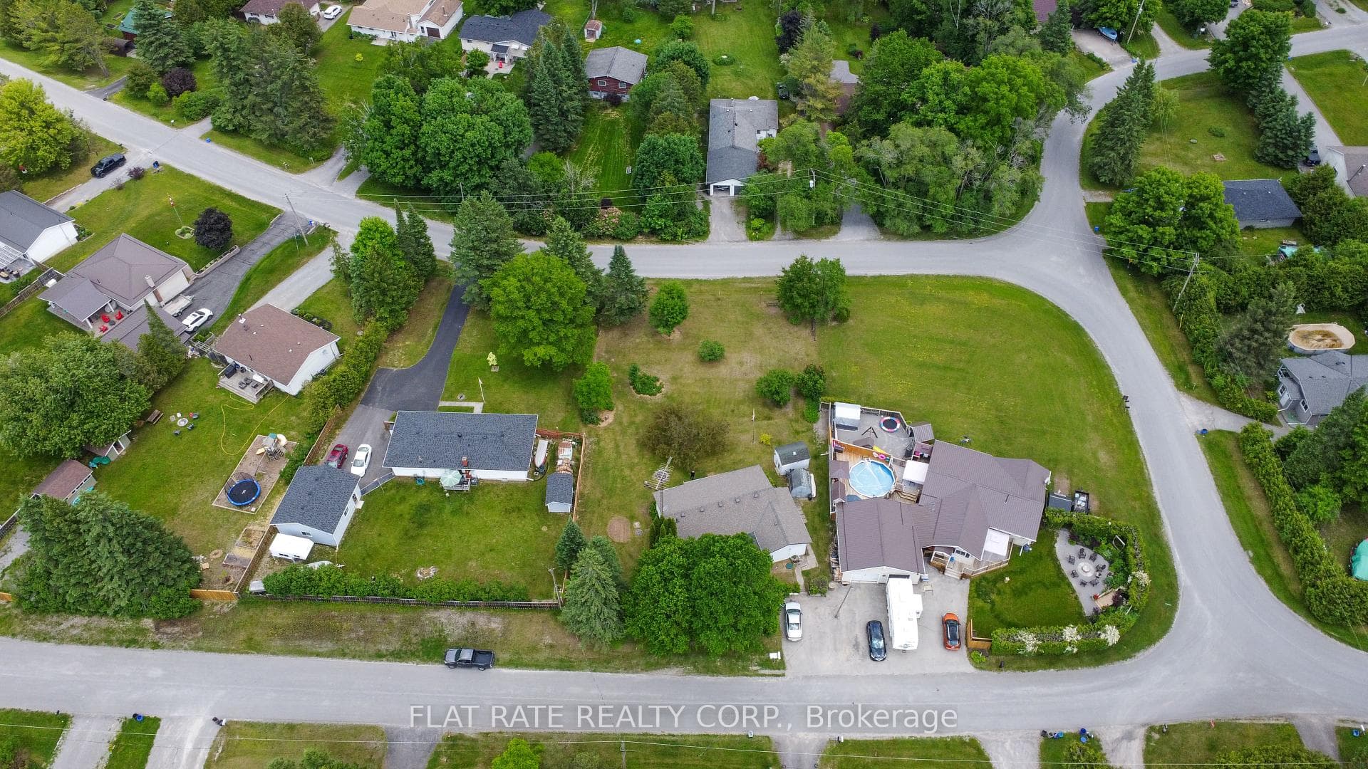 52 Woods Avenue photo 3