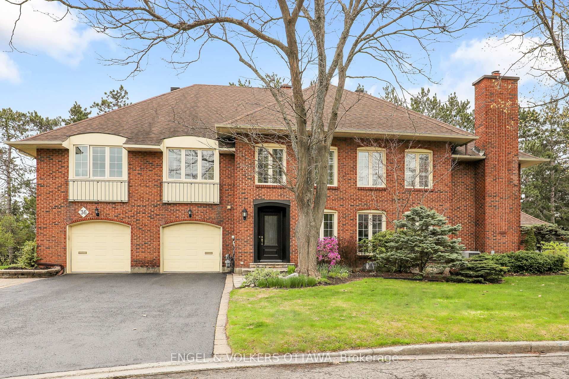 Welcome to 34 Chatsworth Crescent!