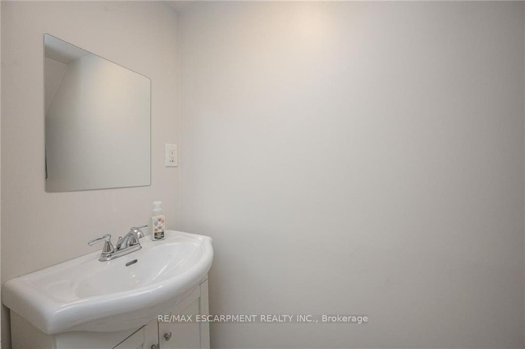 63 FONTHILL Road Unit 6 photo 24