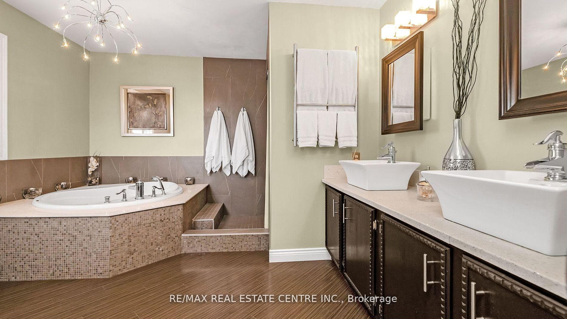 19 Montgomery Square photo 26