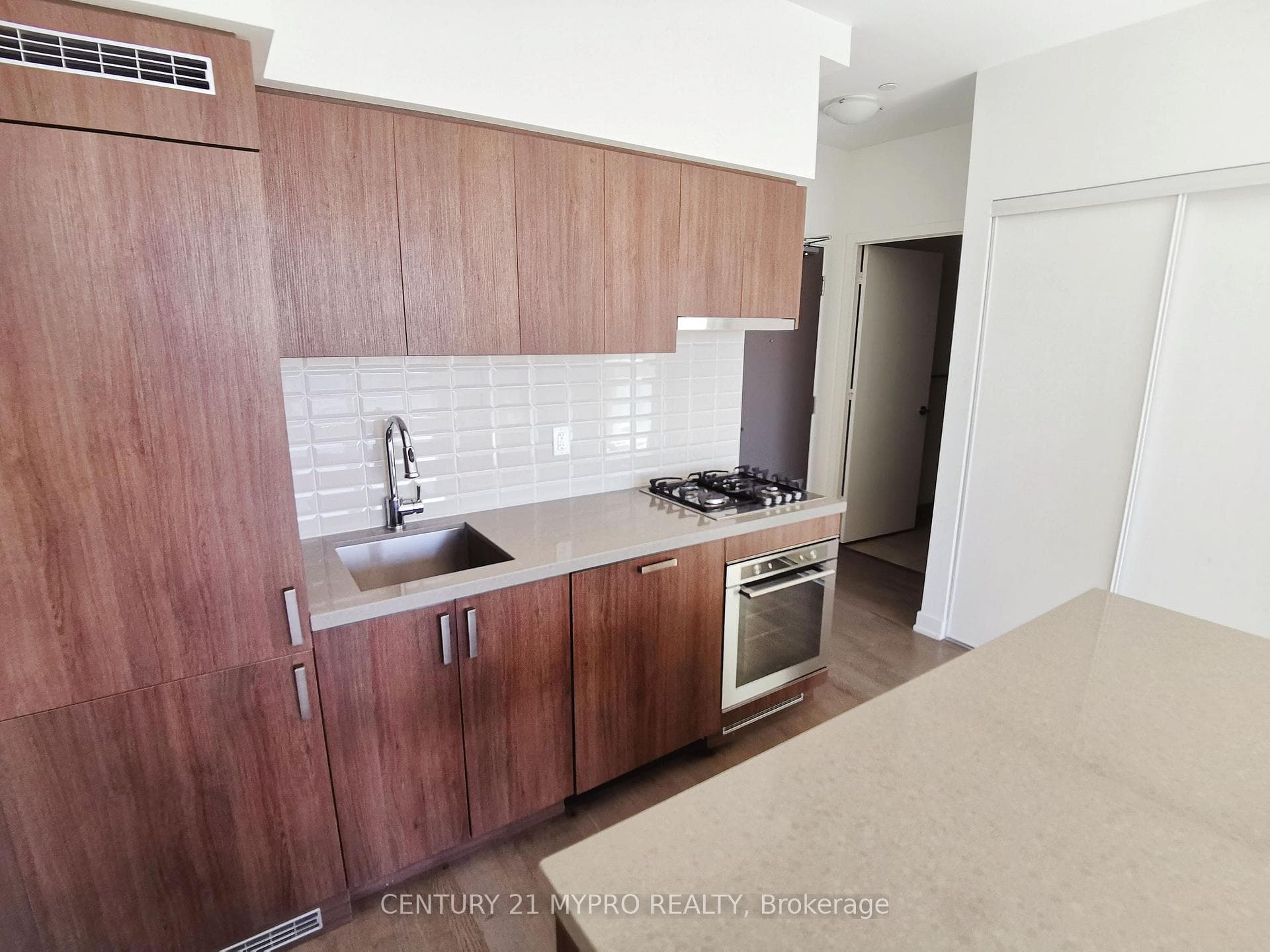 501 St Clair Avenue Unit 622 photo 4
