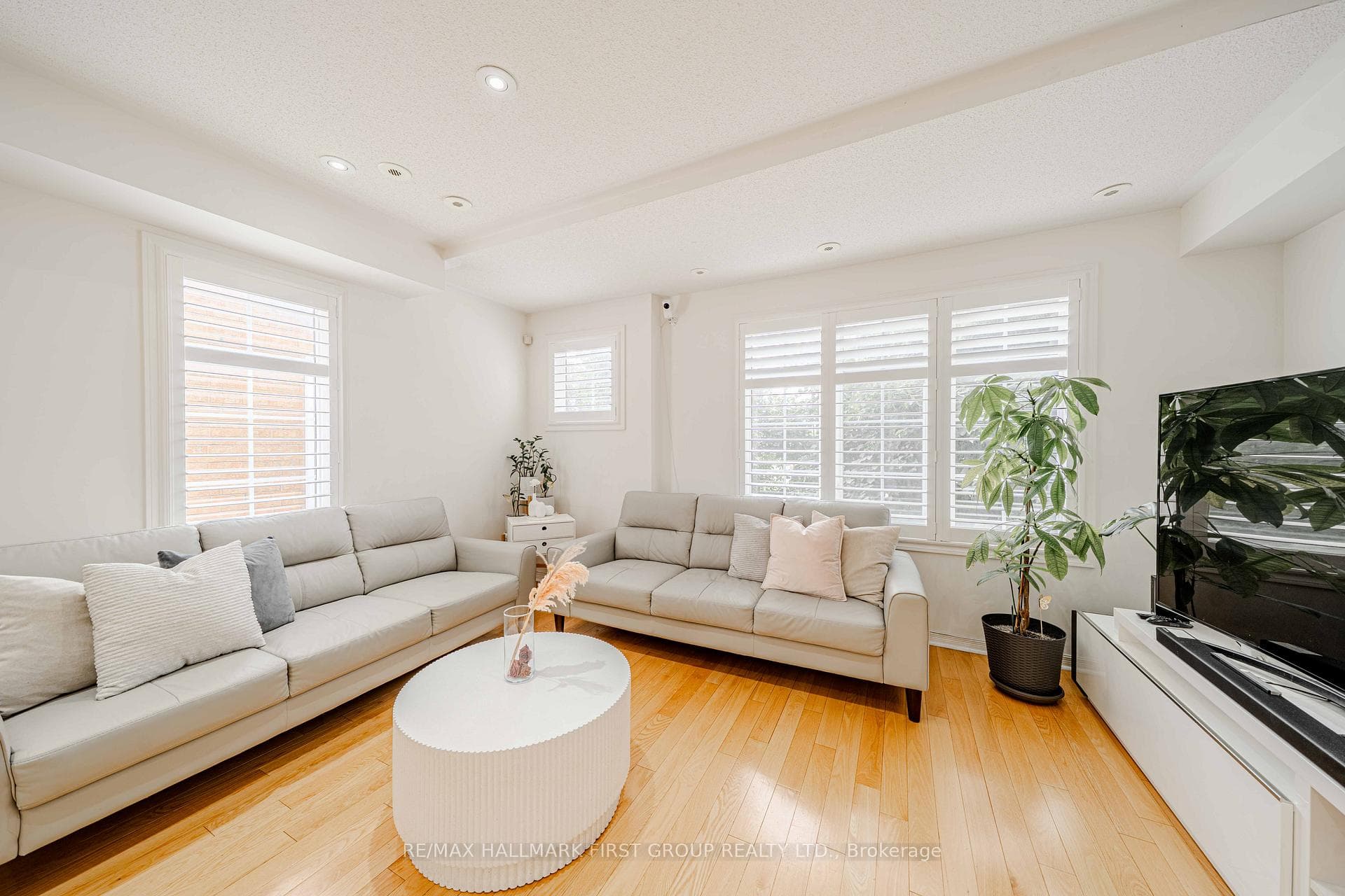 2790 Eglinton Avenue Unit 1 photo 23