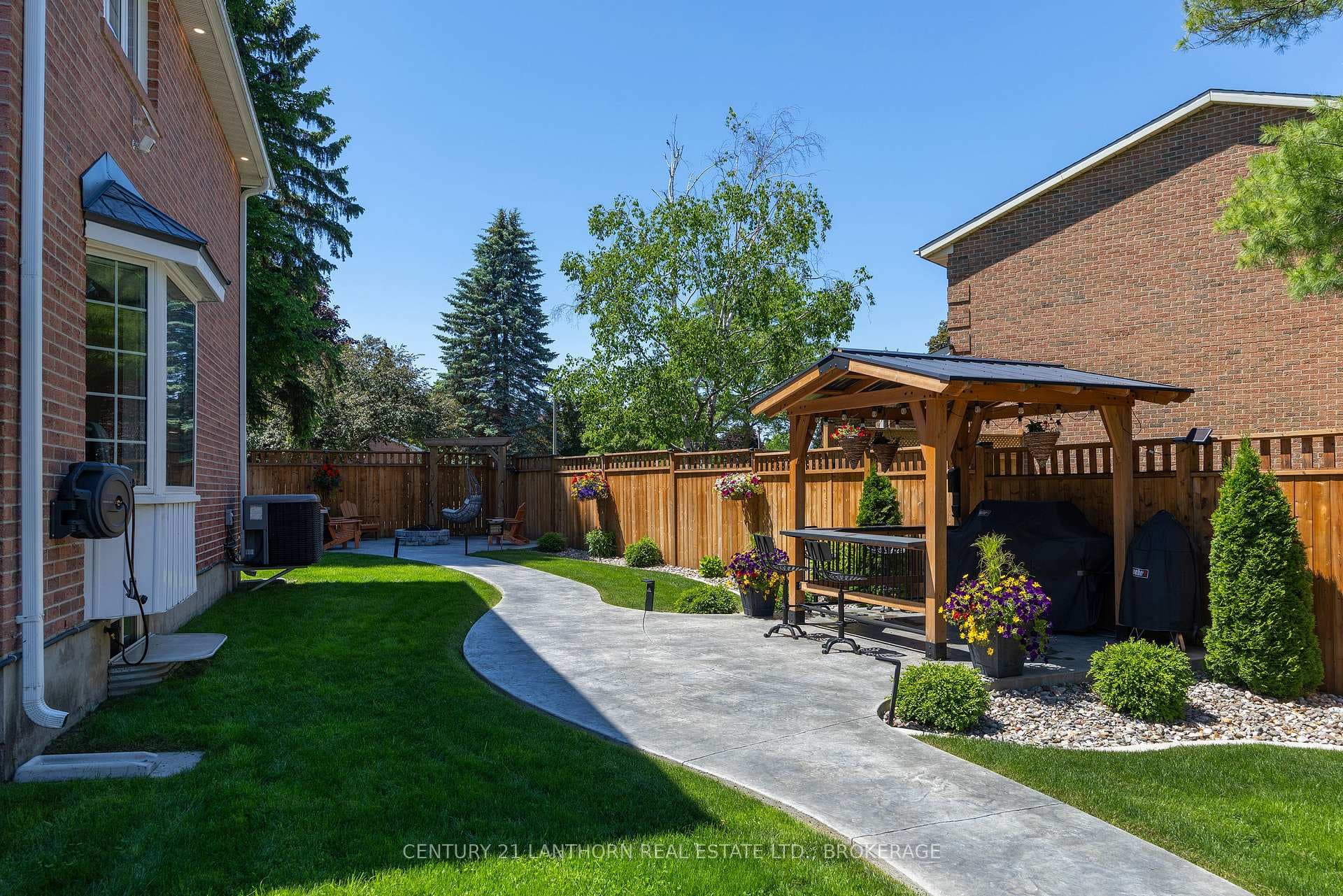 952 Chancery Street photo 10