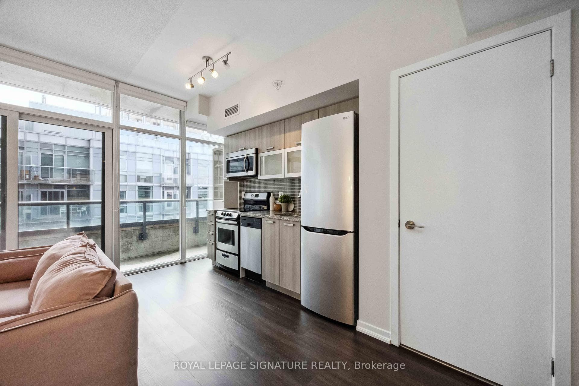 36 Lisgar Street Unit 801 photo 13