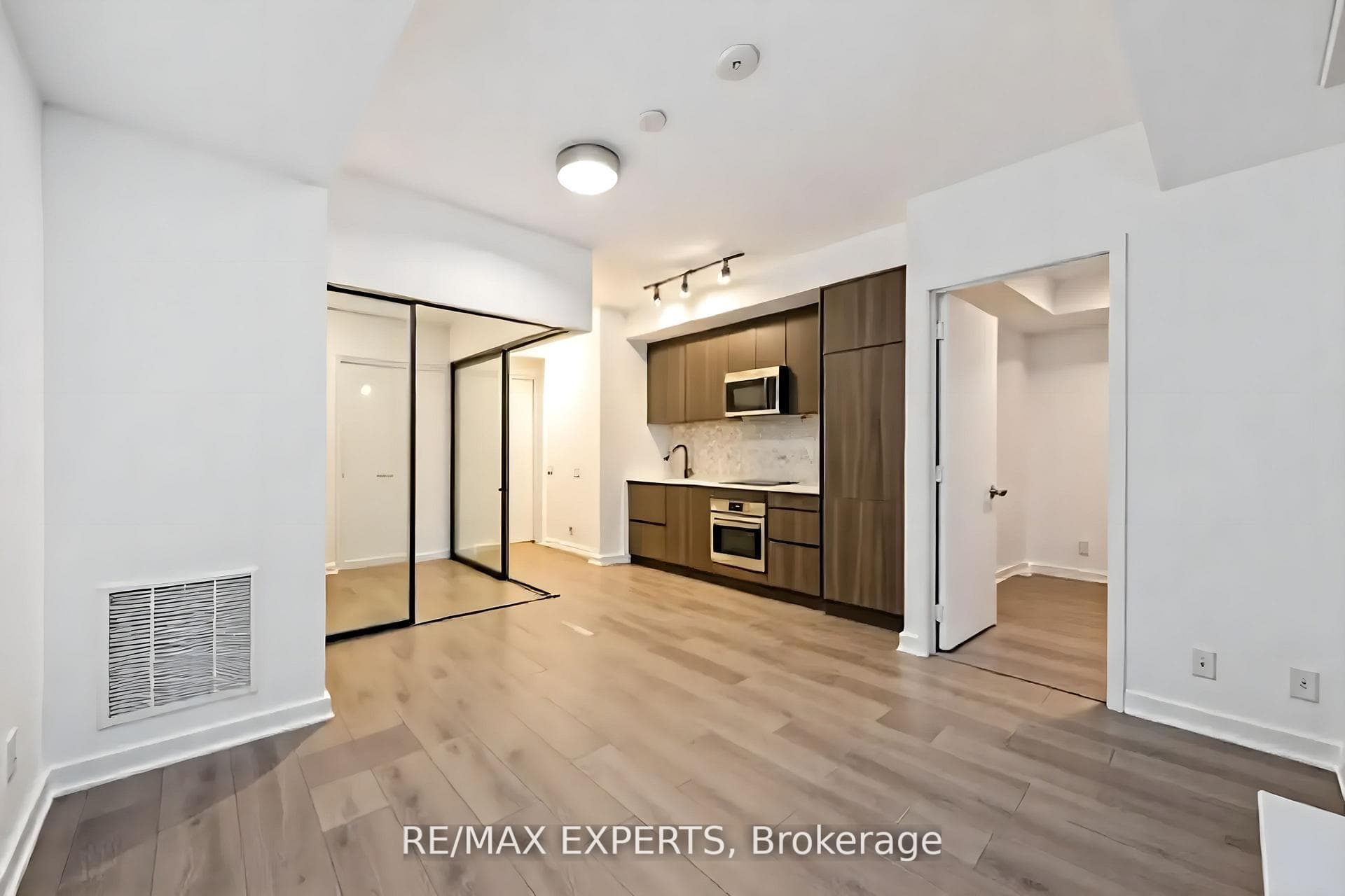108 Peter Street Unit 803 photo 20