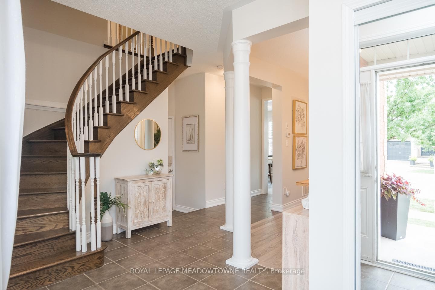 907 Vickerman Way photo 6