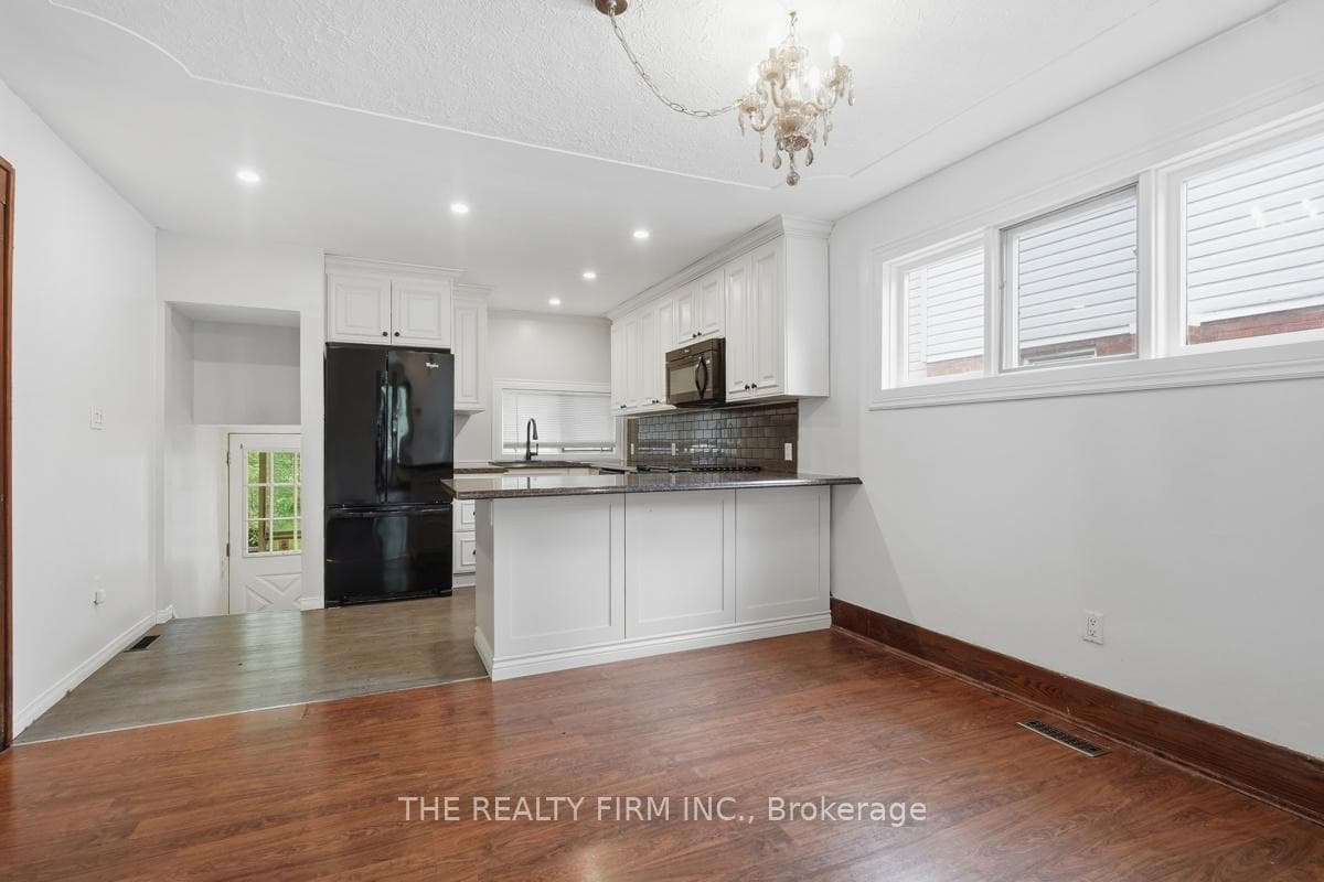 Kitchen/Dining Area/Breakfast Bar