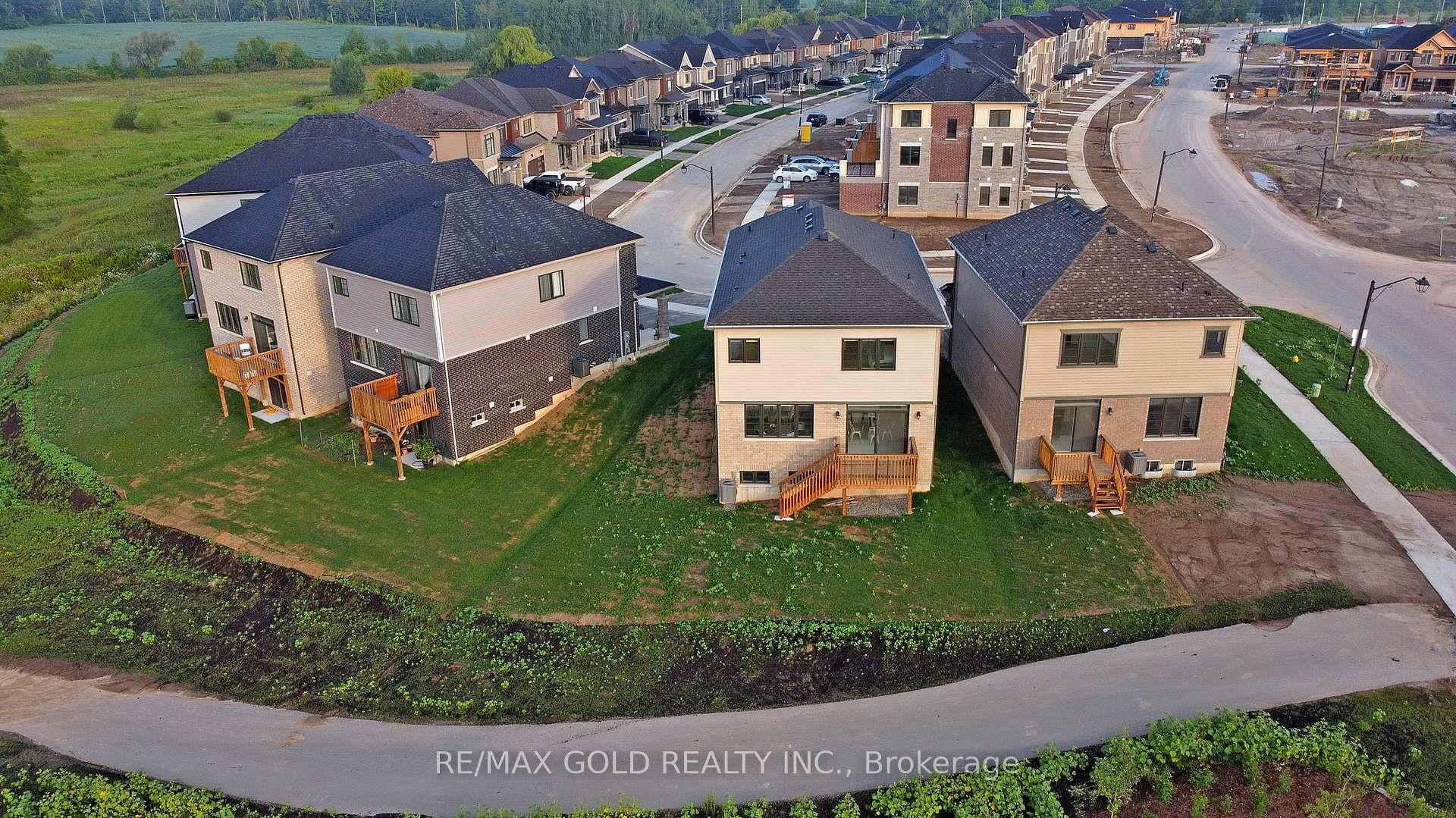 3 Bee Crescent photo 37